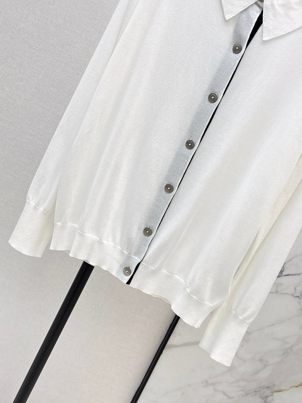 Color-blocked placket design with a turn-down collar
