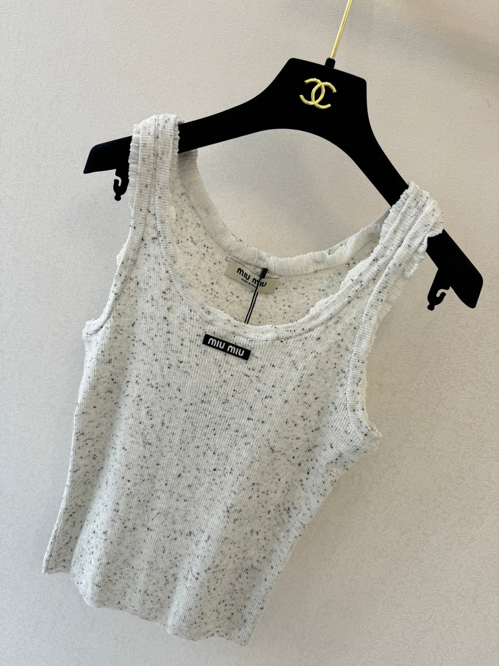 Color-blocked V-neck knit vest