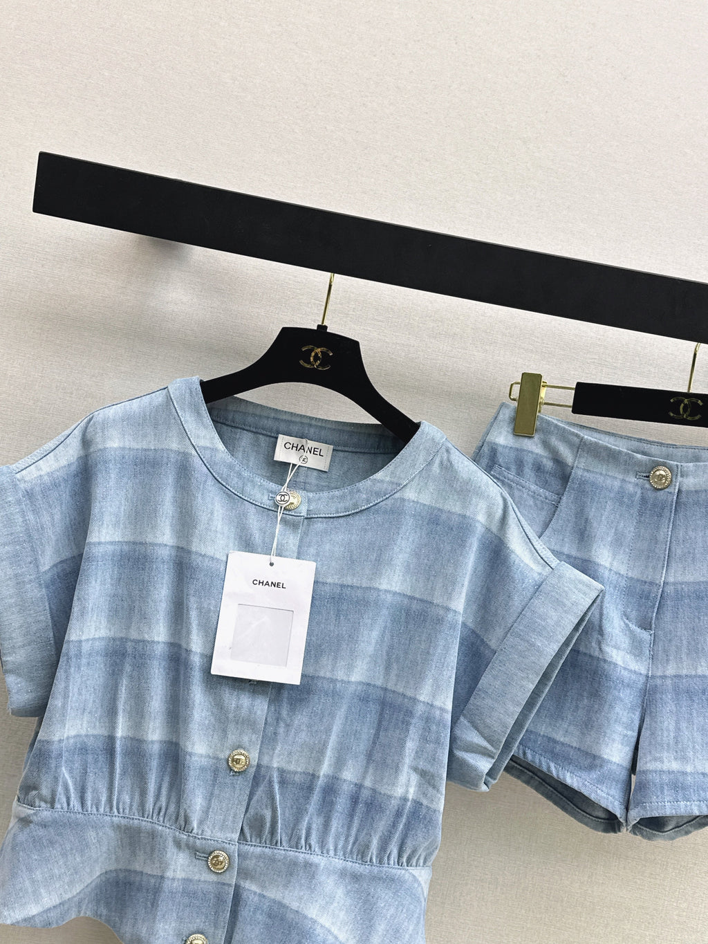 Blue striped denim short-sleeved jacket + shorts