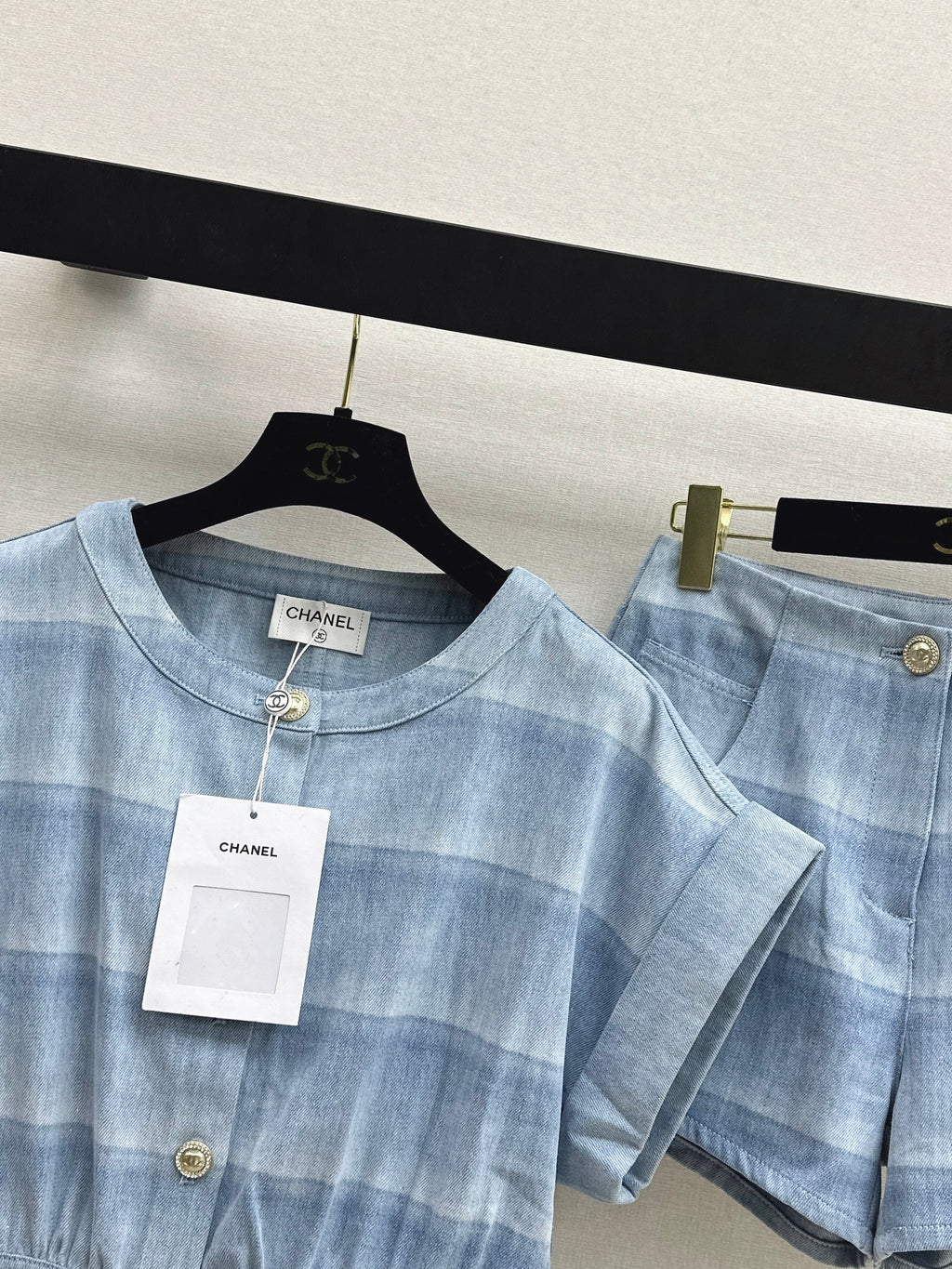 Blue striped denim short-sleeved jacket + shorts