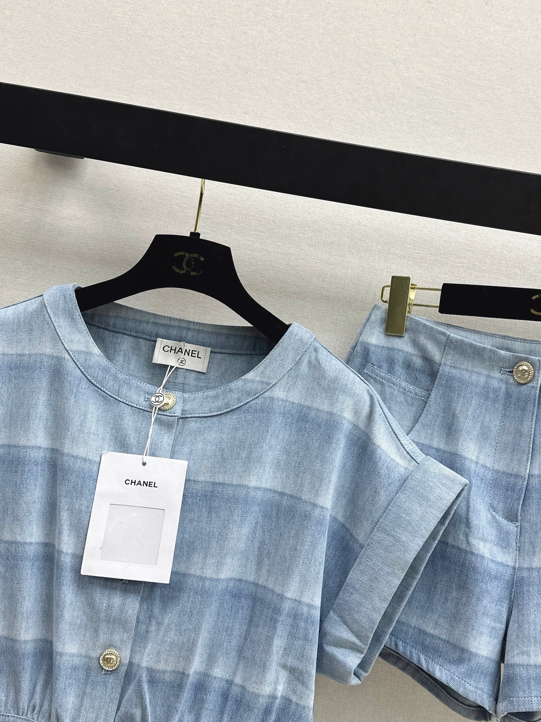 Blue striped denim short-sleeved jacket + shorts