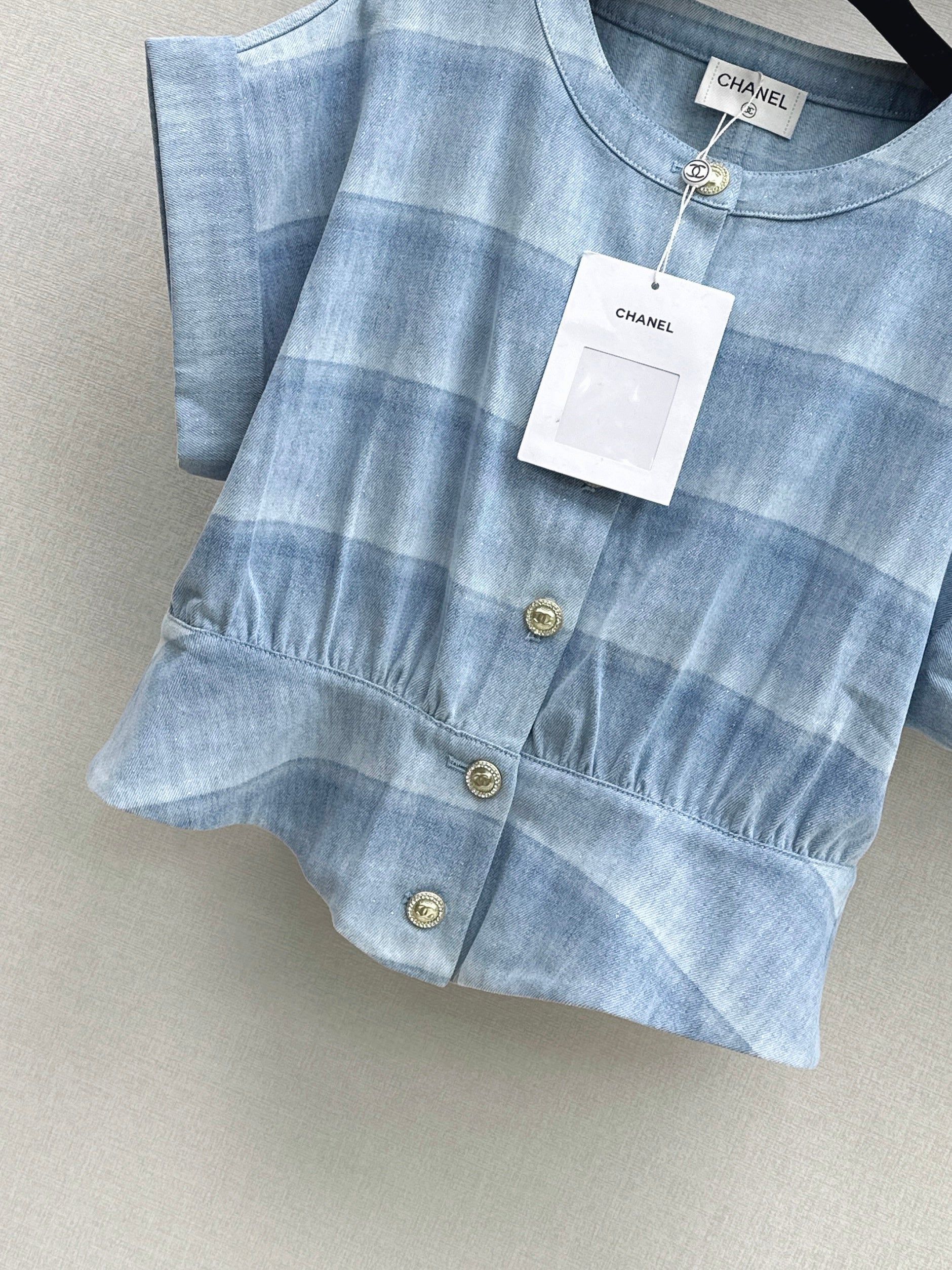 Blue striped denim short-sleeved jacket + shorts