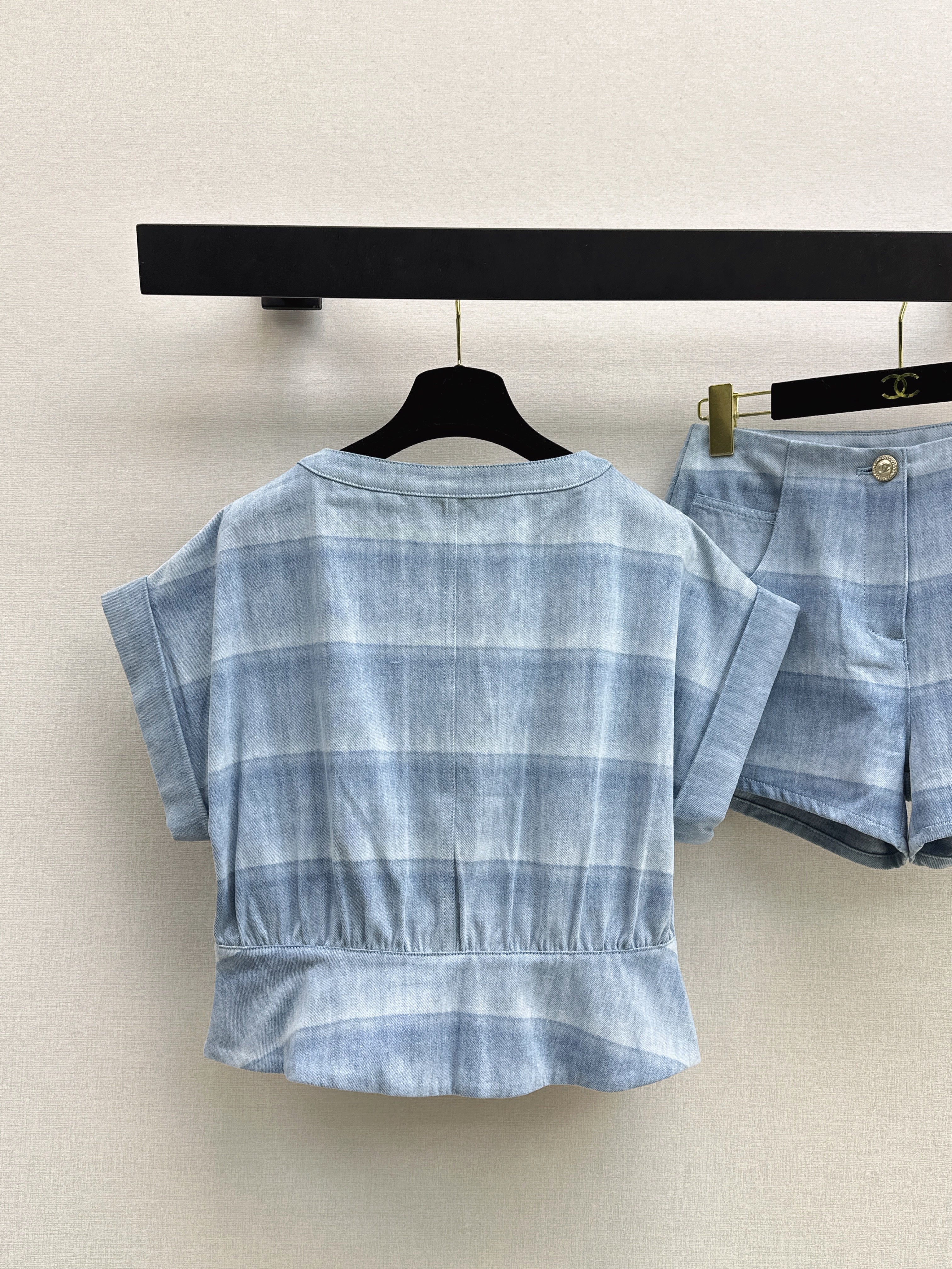 Blue striped denim short-sleeved jacket + shorts