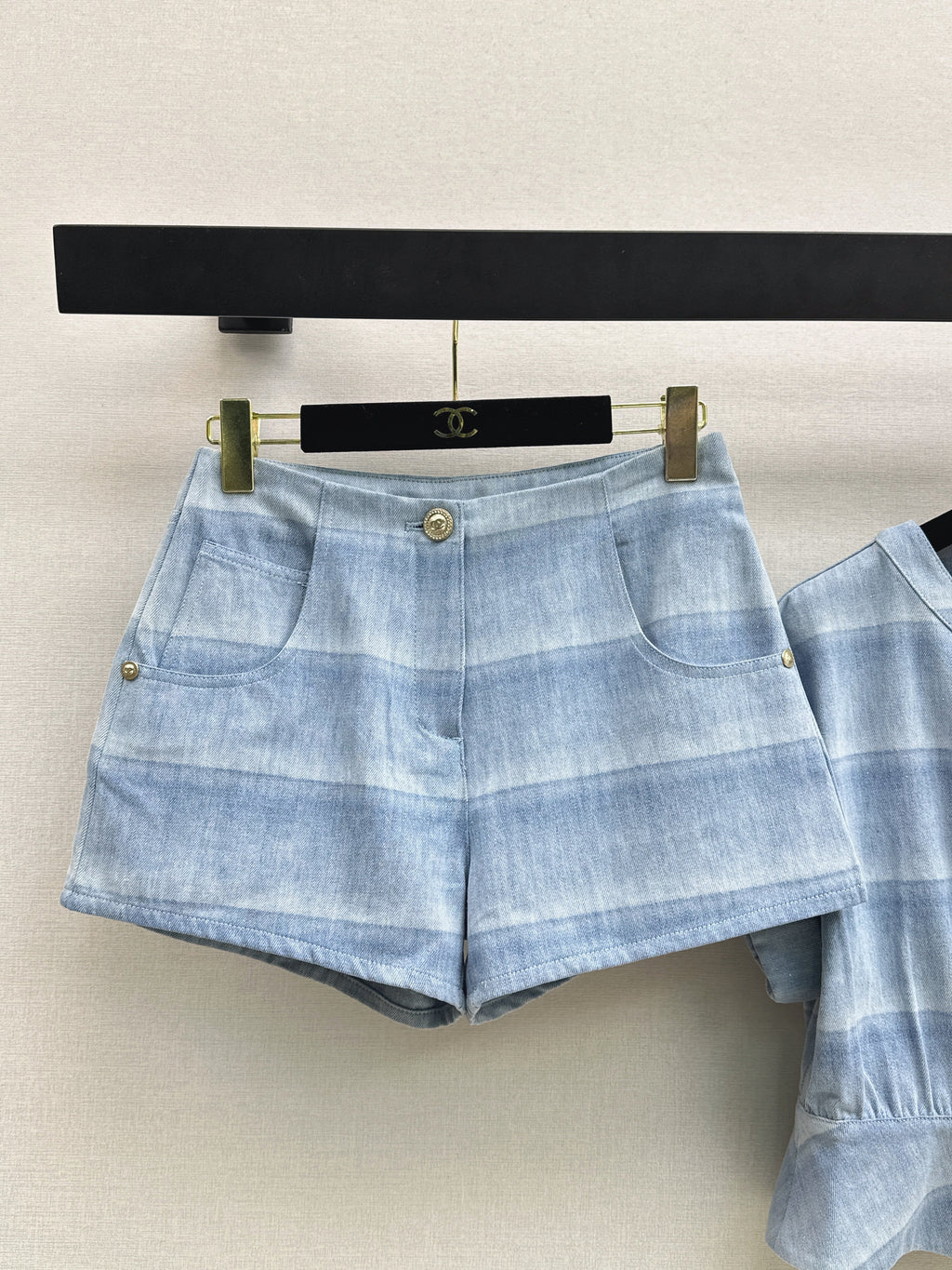 Blue striped denim short-sleeved jacket + shorts