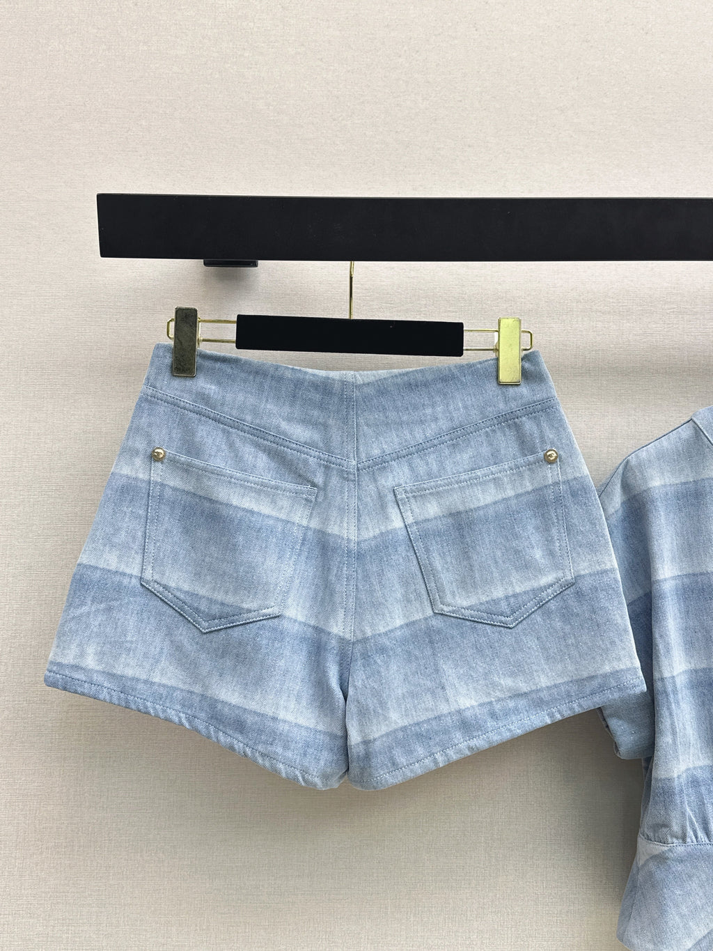 Blue striped denim short-sleeved jacket + shorts
