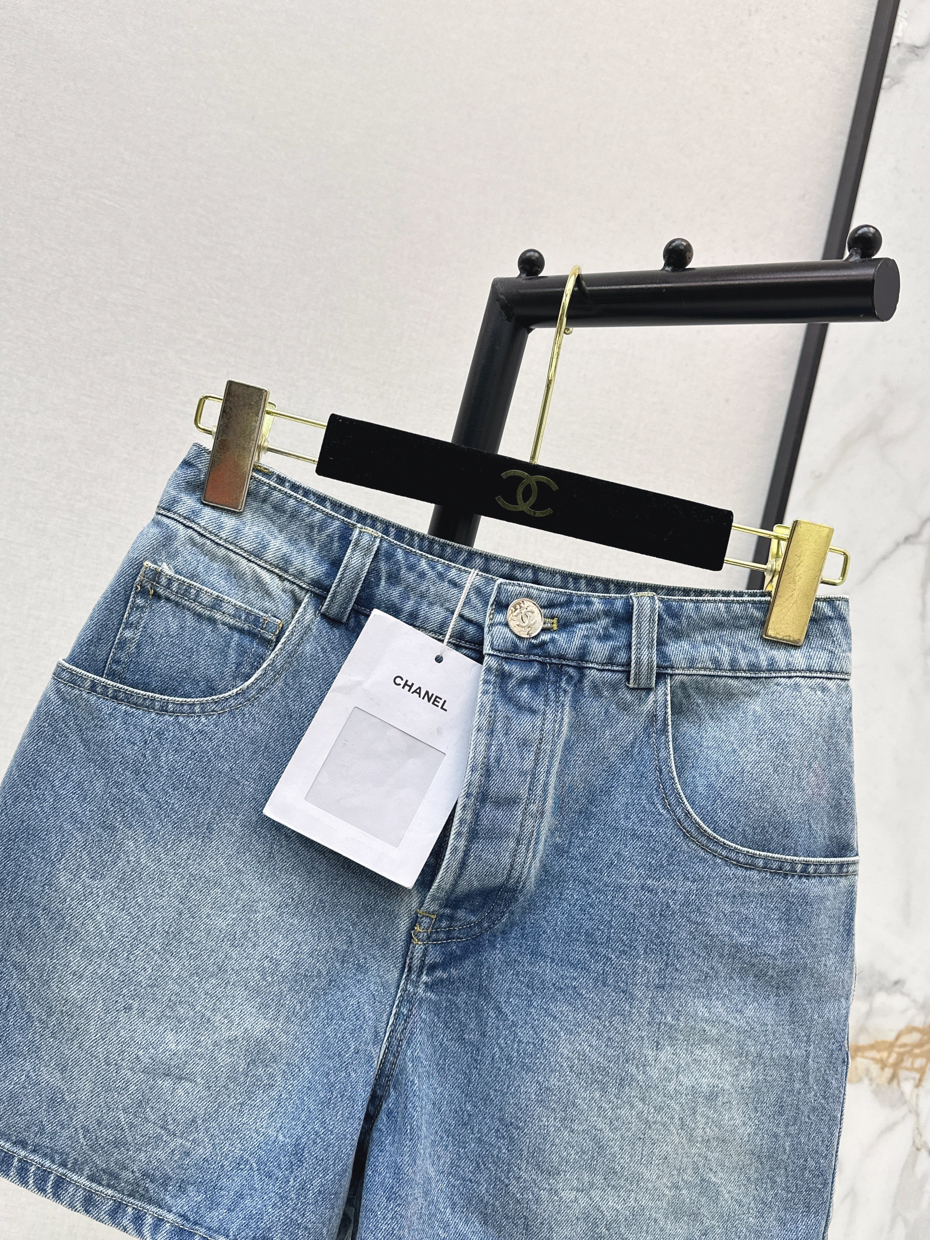 Denim shorts with back waist decoration