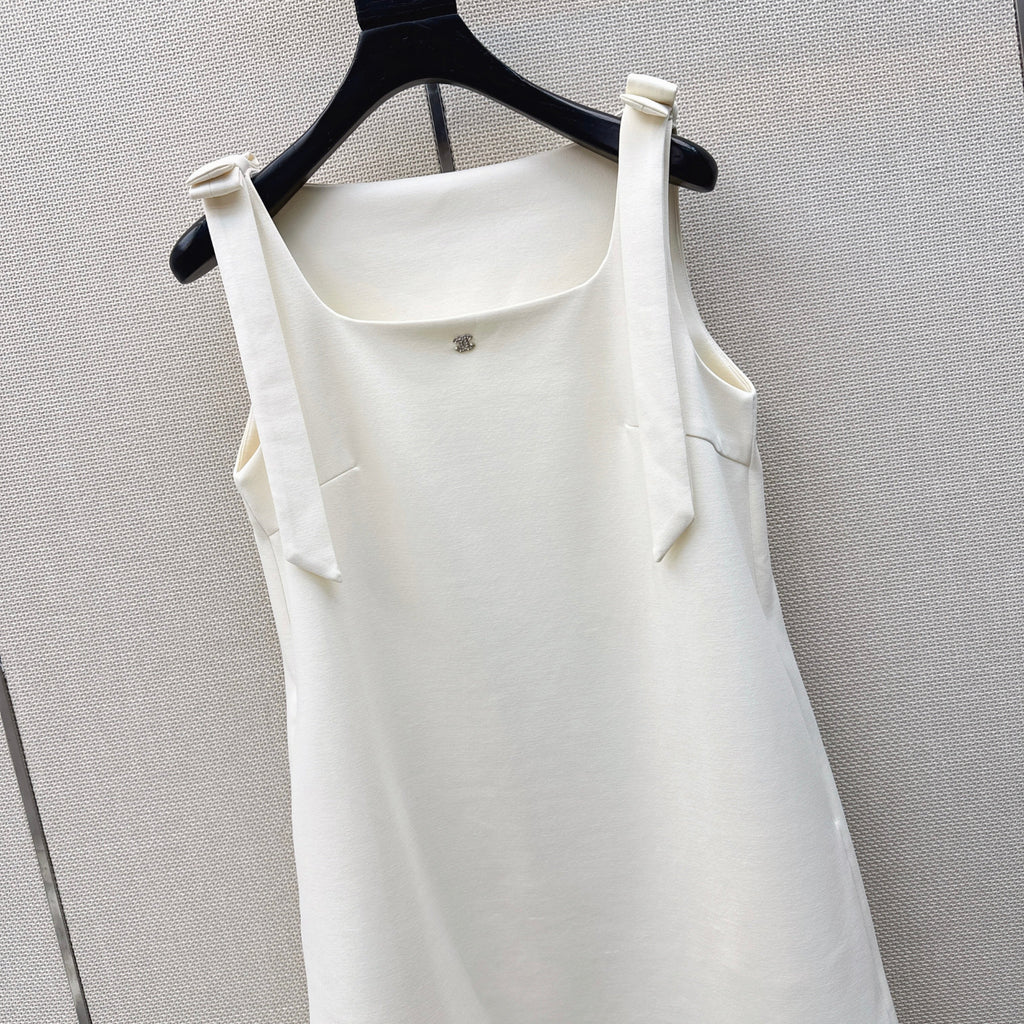 Sleeveless dress with bow-tie shoulder straps