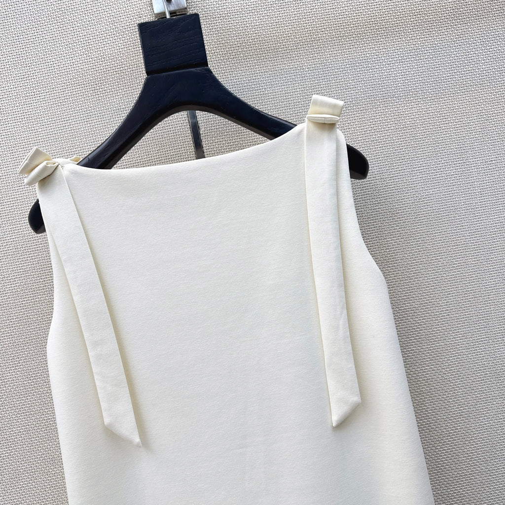 Sleeveless dress with bow-tie shoulder straps