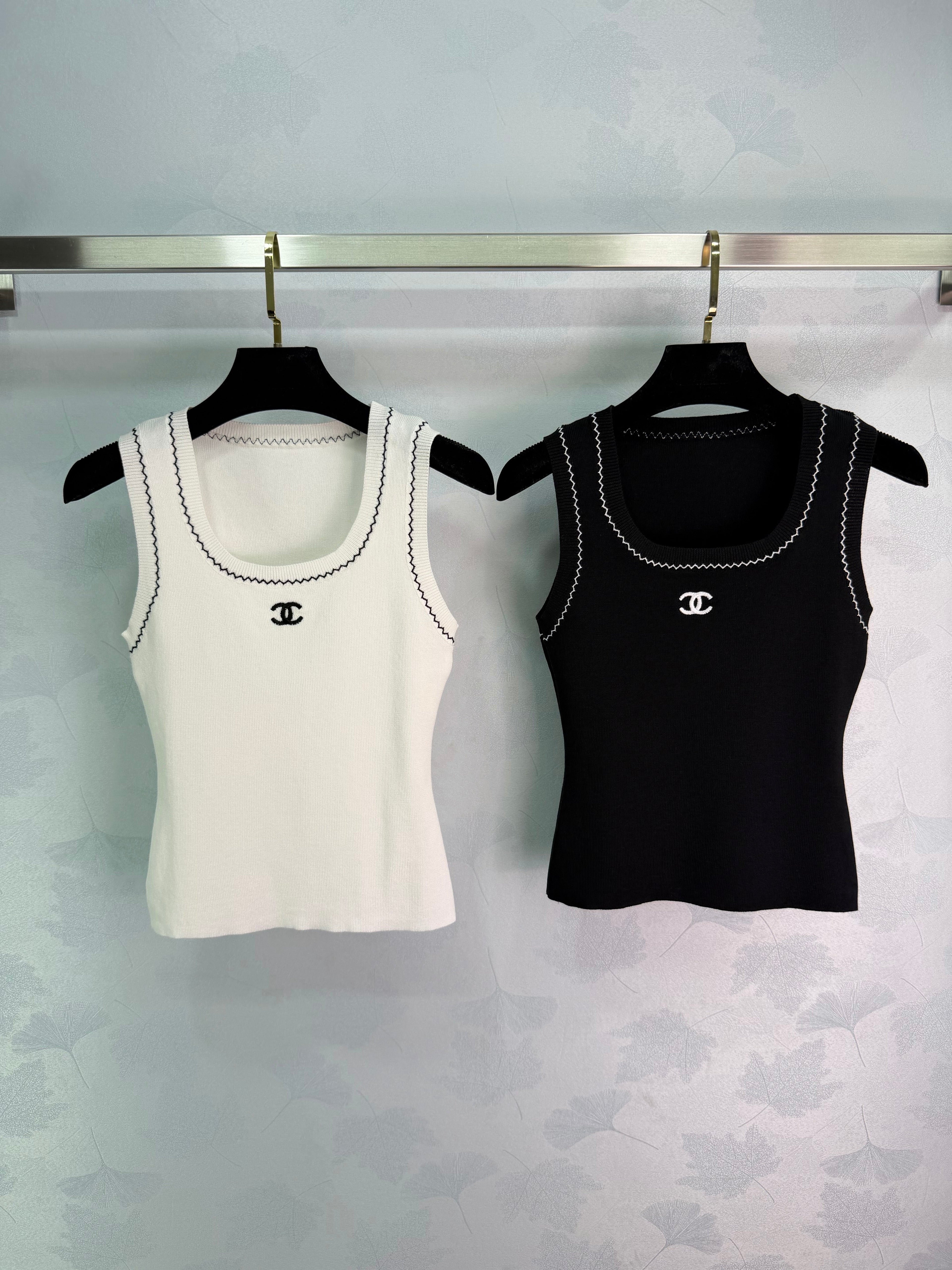 Knitted Sleeveless Top