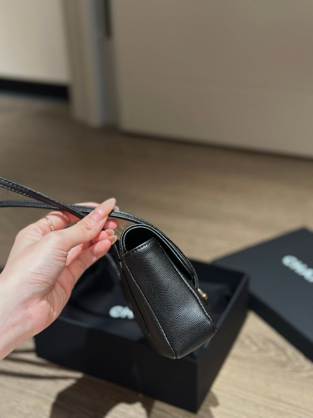Long shoulder strap underarm bag