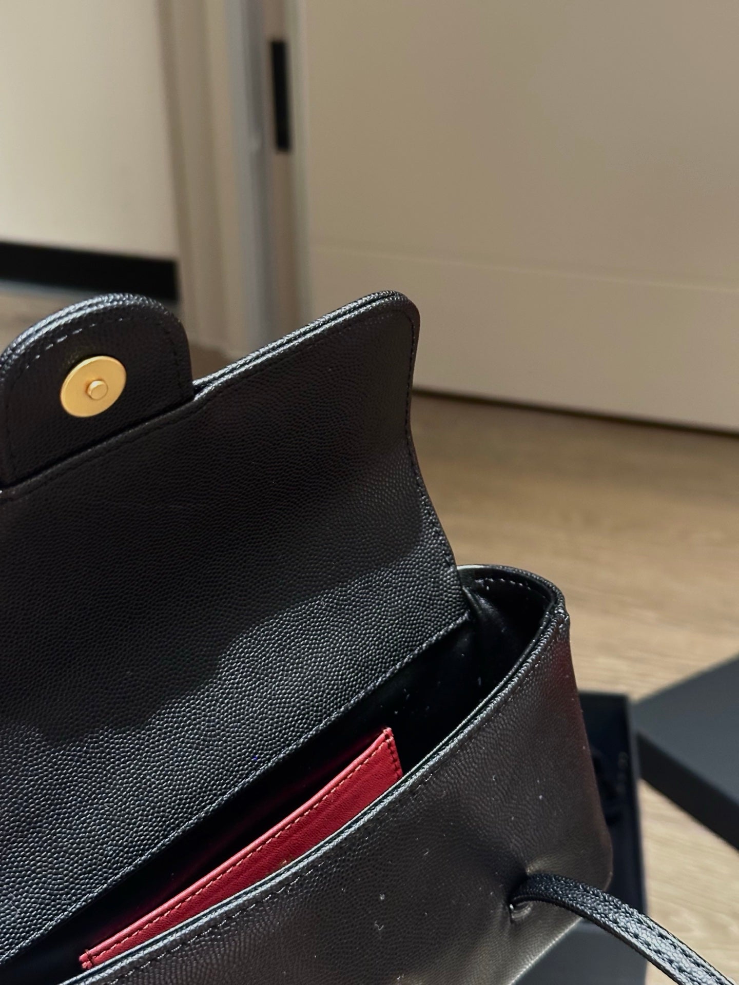 Long shoulder strap underarm bag