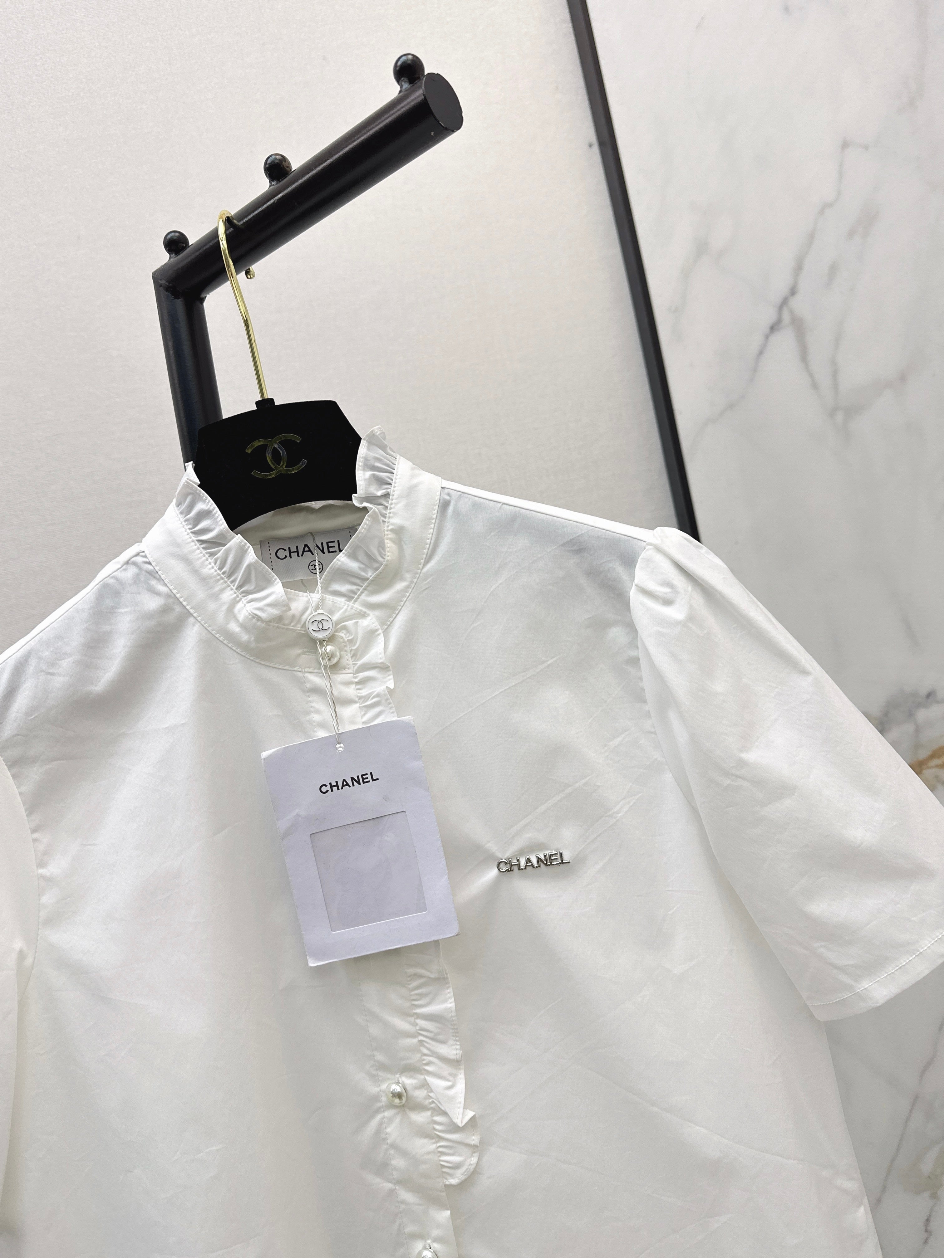 Short-Sleeve Shirt with Ruffled Trim