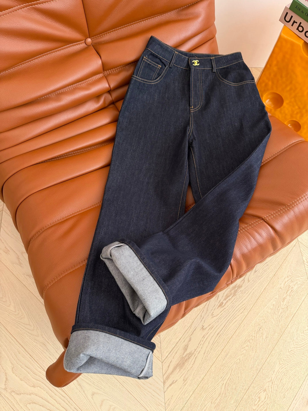Jeans with a Twist-Lock Metal Buckle Design
