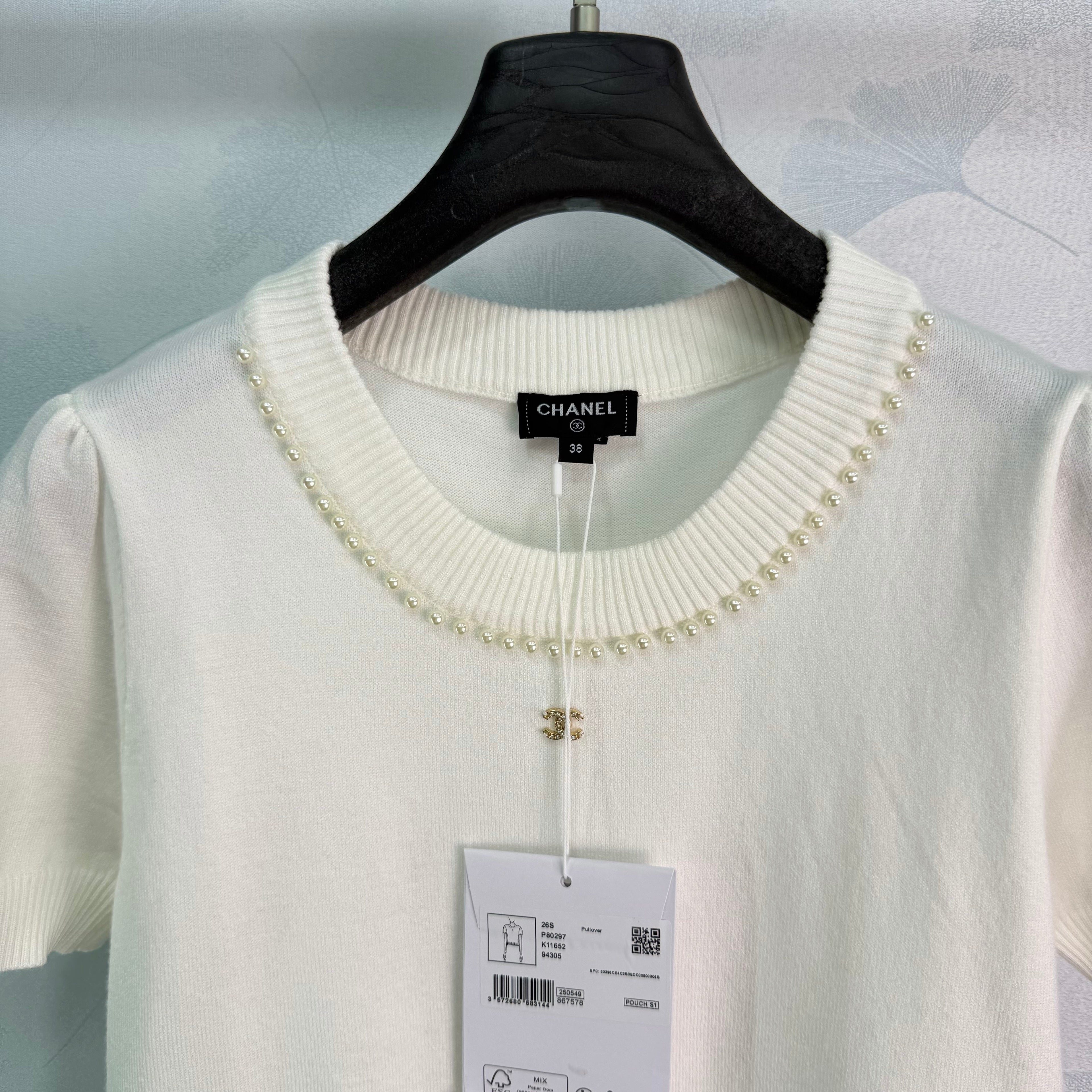 26  New Short-Sleeve Knit Top