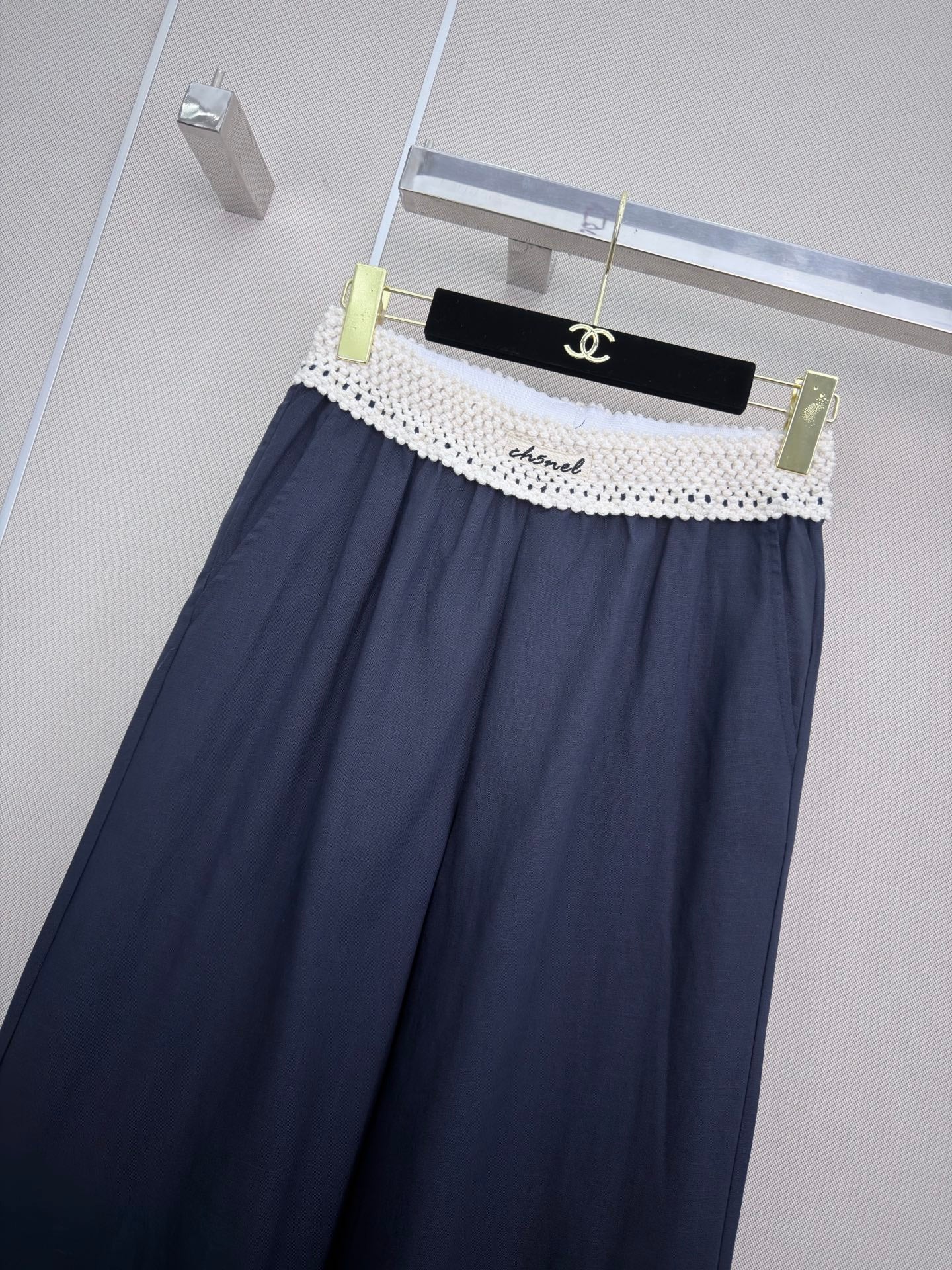 26SS New Arrival: Wide-Leg Trousers with Contrast-Color Waist Design