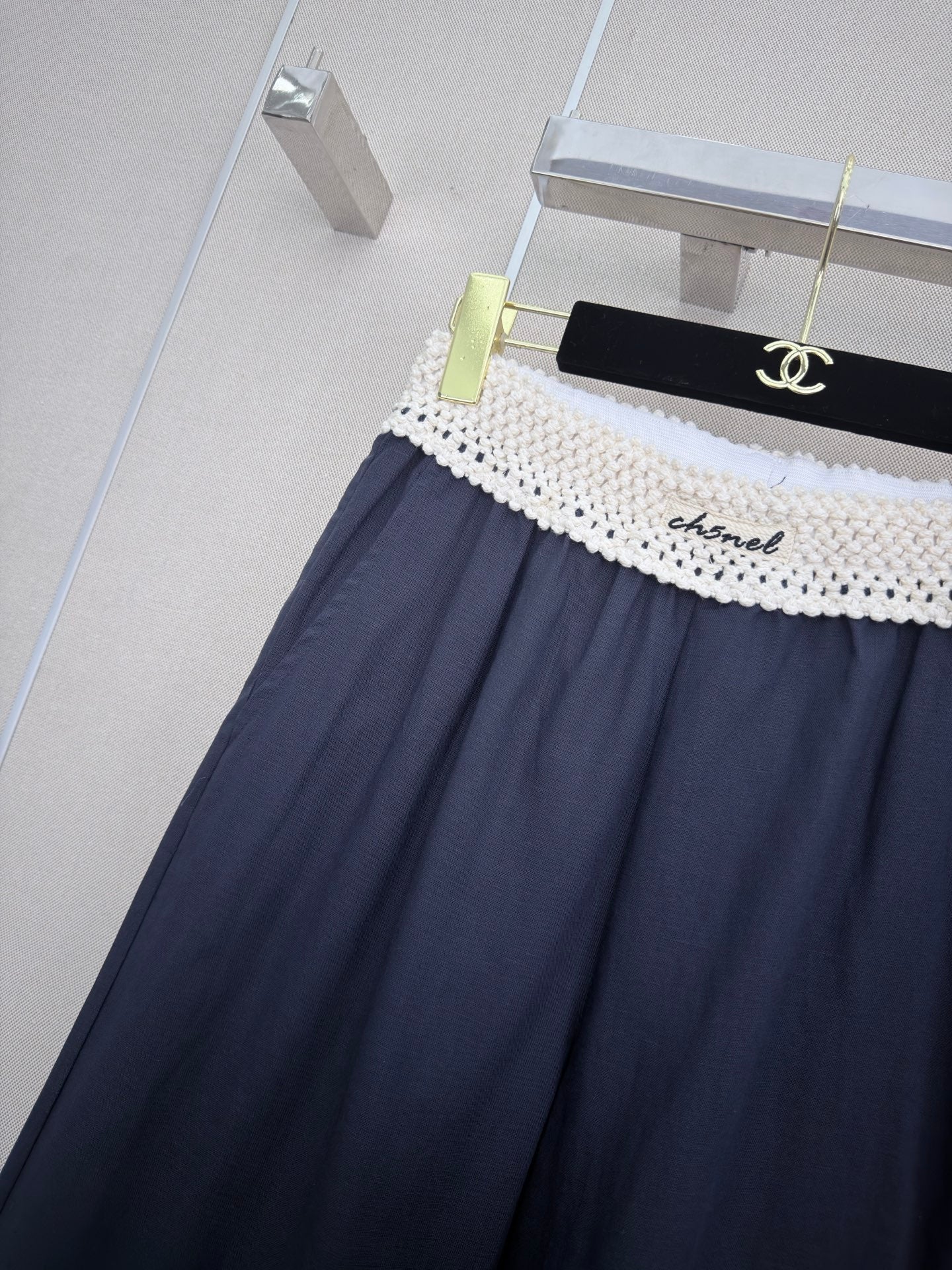 26SS New Arrival: Wide-Leg Trousers with Contrast-Color Waist Design
