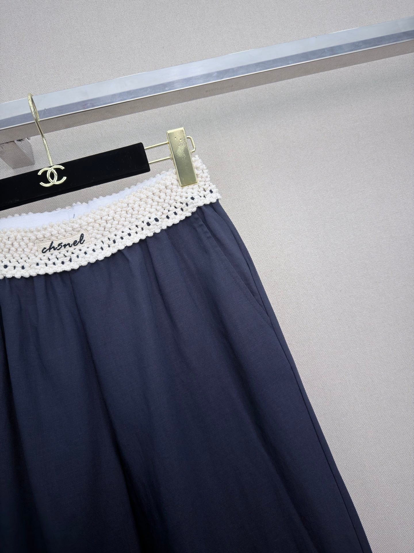 26SS New Arrival: Wide-Leg Trousers with Contrast-Color Waist Design