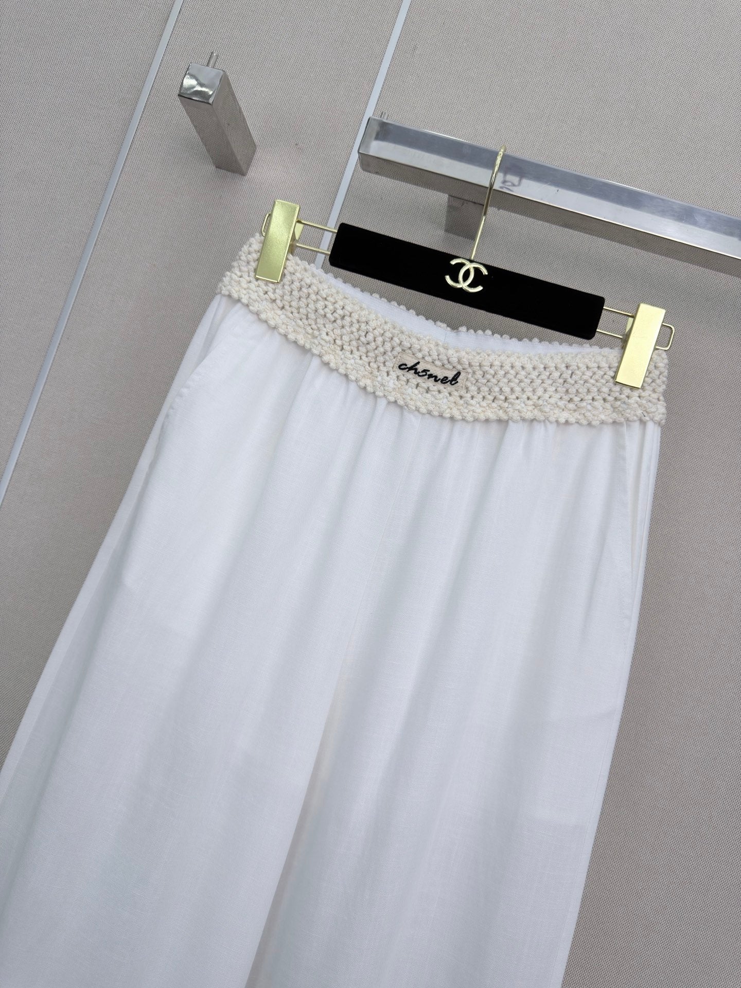 26SS New Arrival: Wide-Leg Trousers with Contrast-Color Waist Design