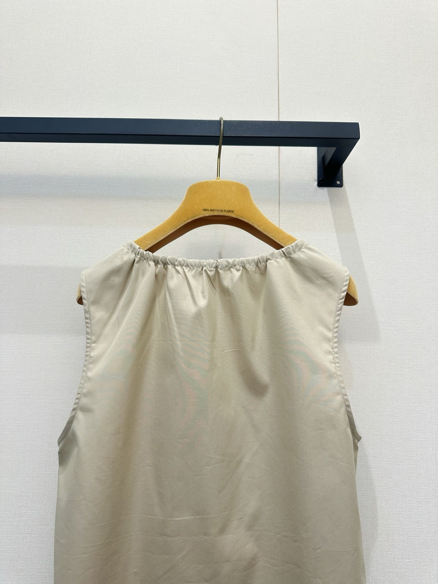 Beige vest dress with contrasting leather label