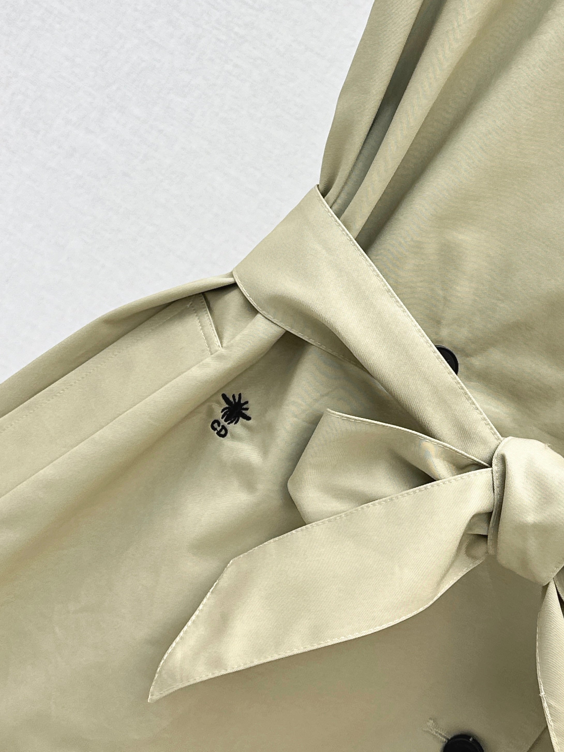 Flower bud design trench coat vest