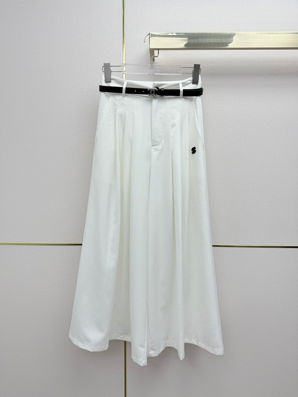 Pleated wide-leg pants