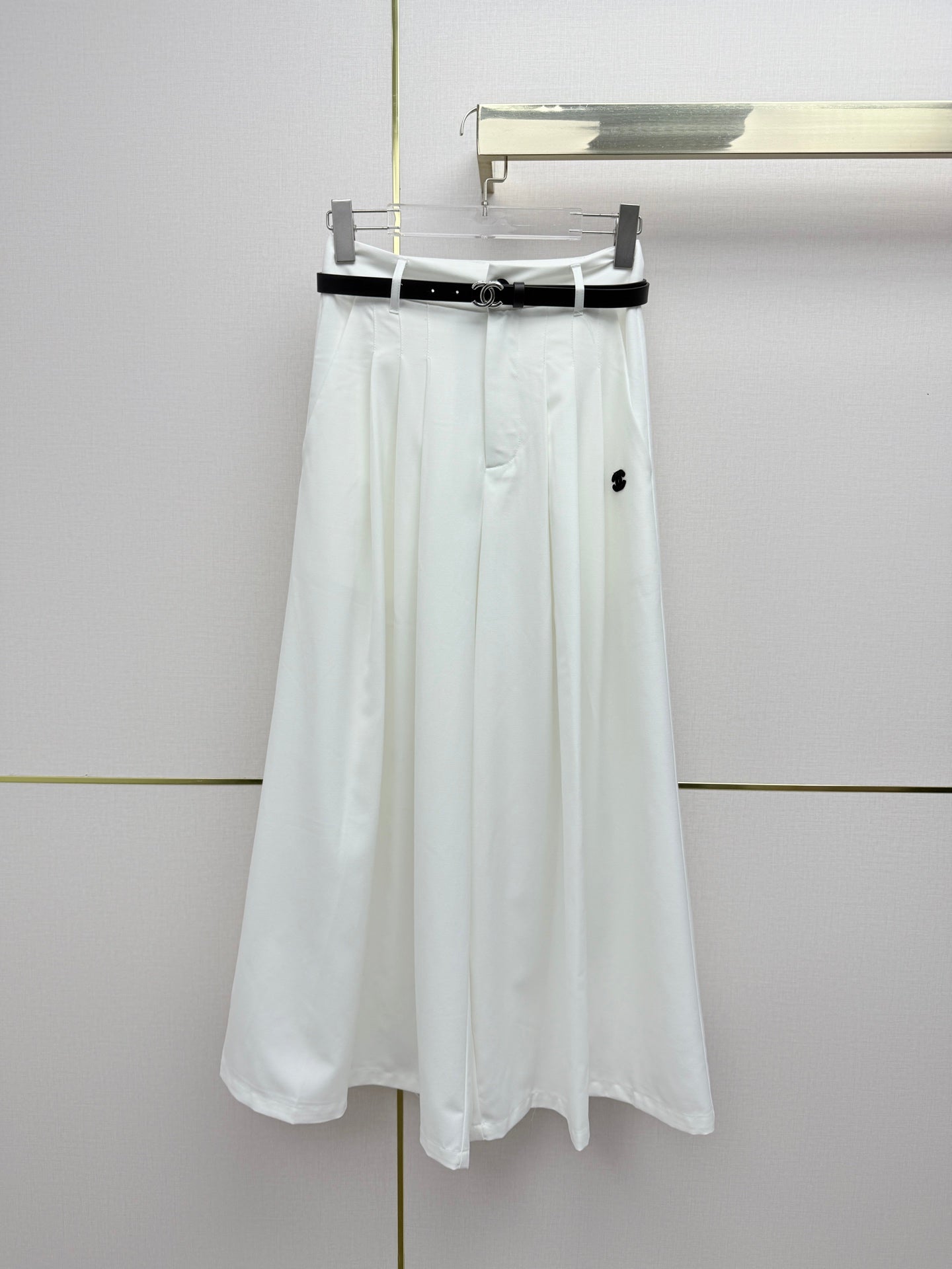 Pleated wide-leg pants