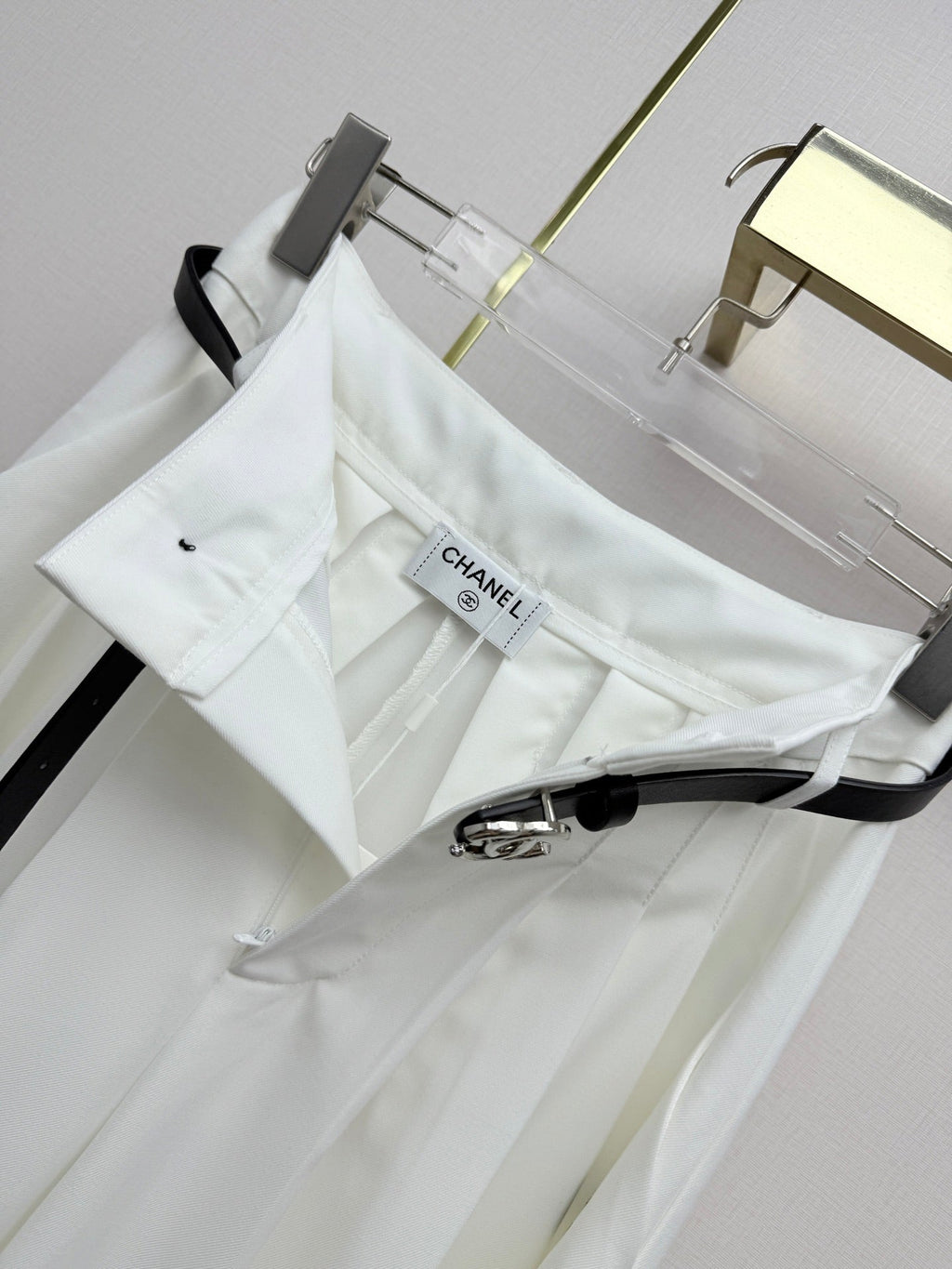 Pleated wide-leg pants
