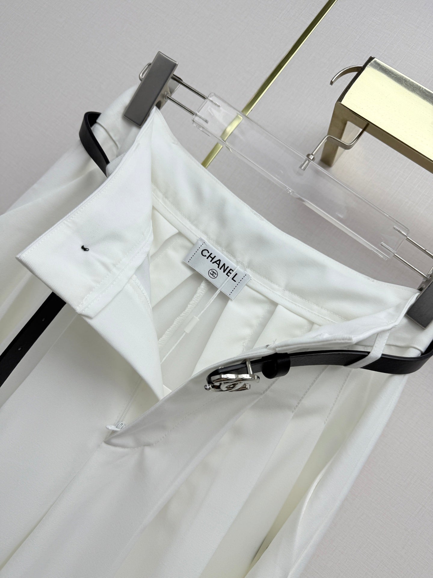 Pleated wide-leg pants
