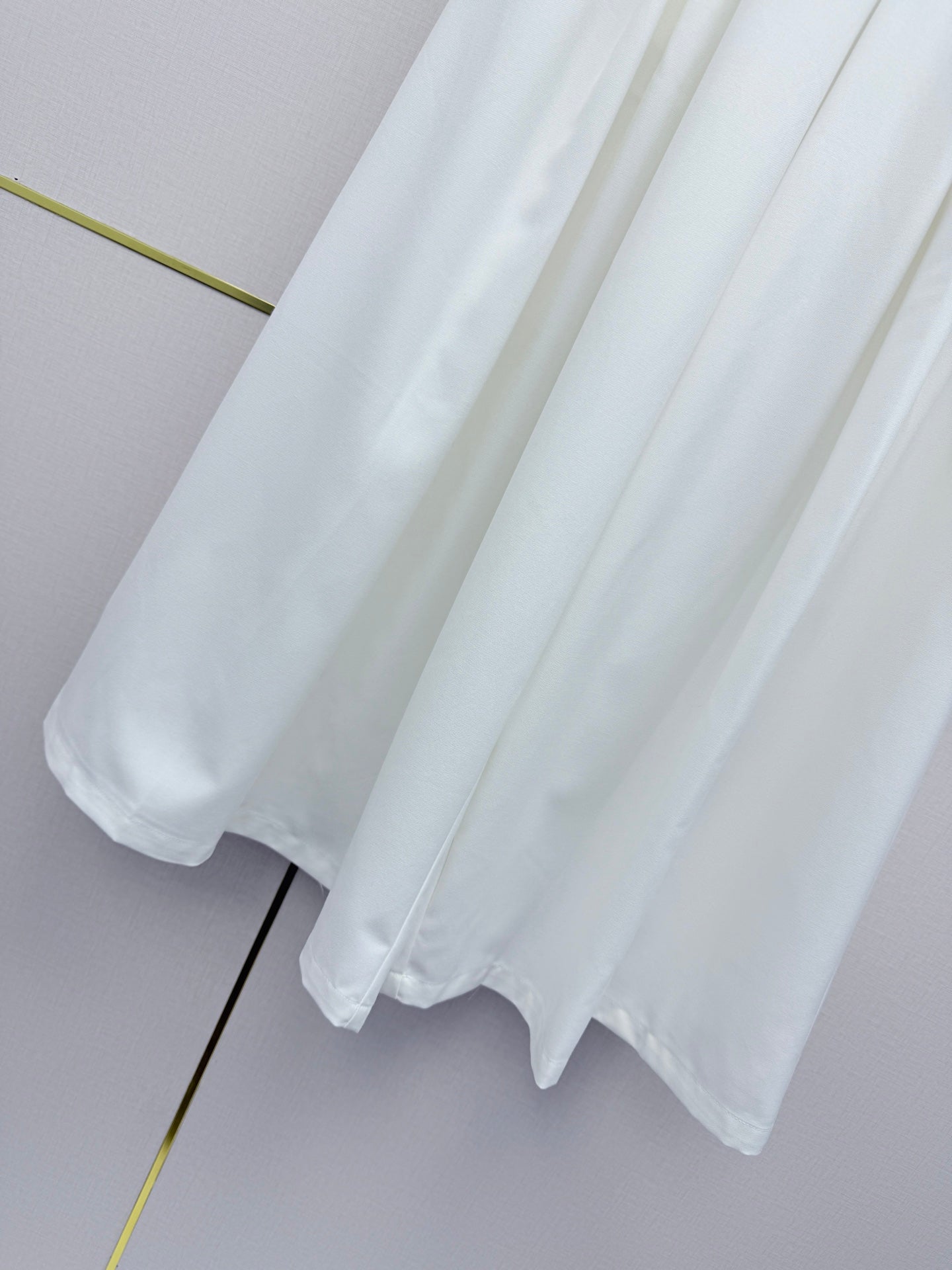 Pleated wide-leg pants