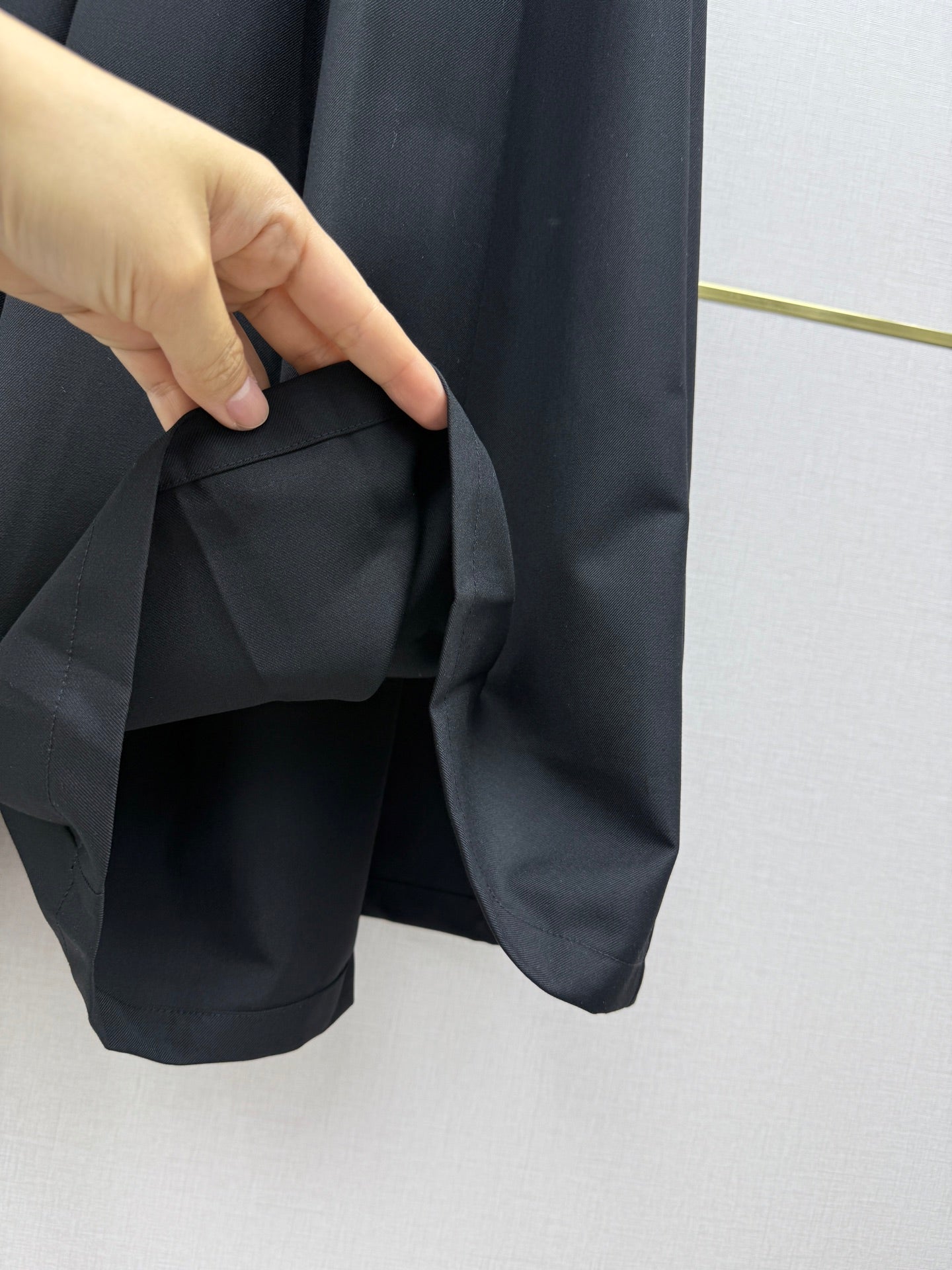 Pleated wide-leg pants
