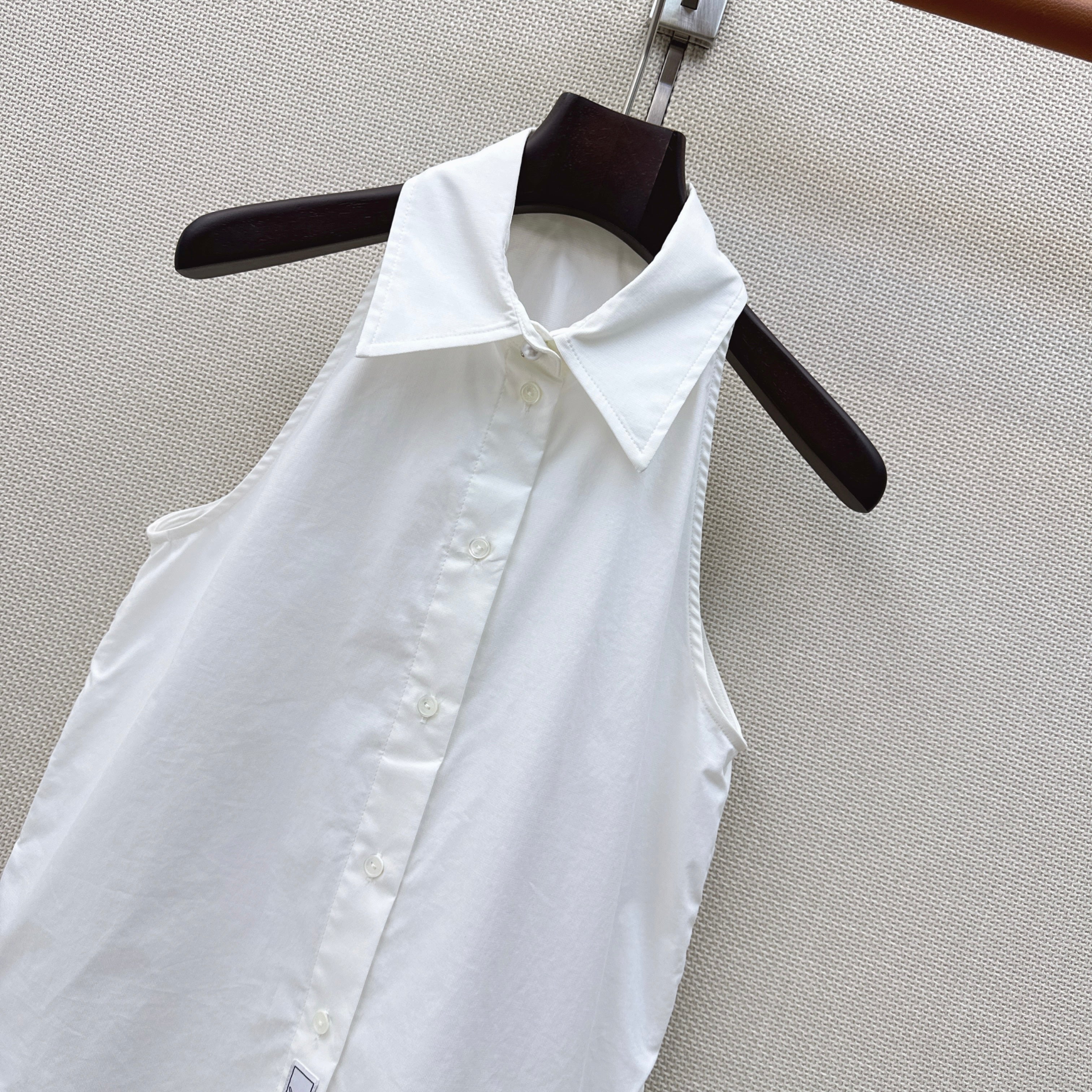 Sleeveless Shirt