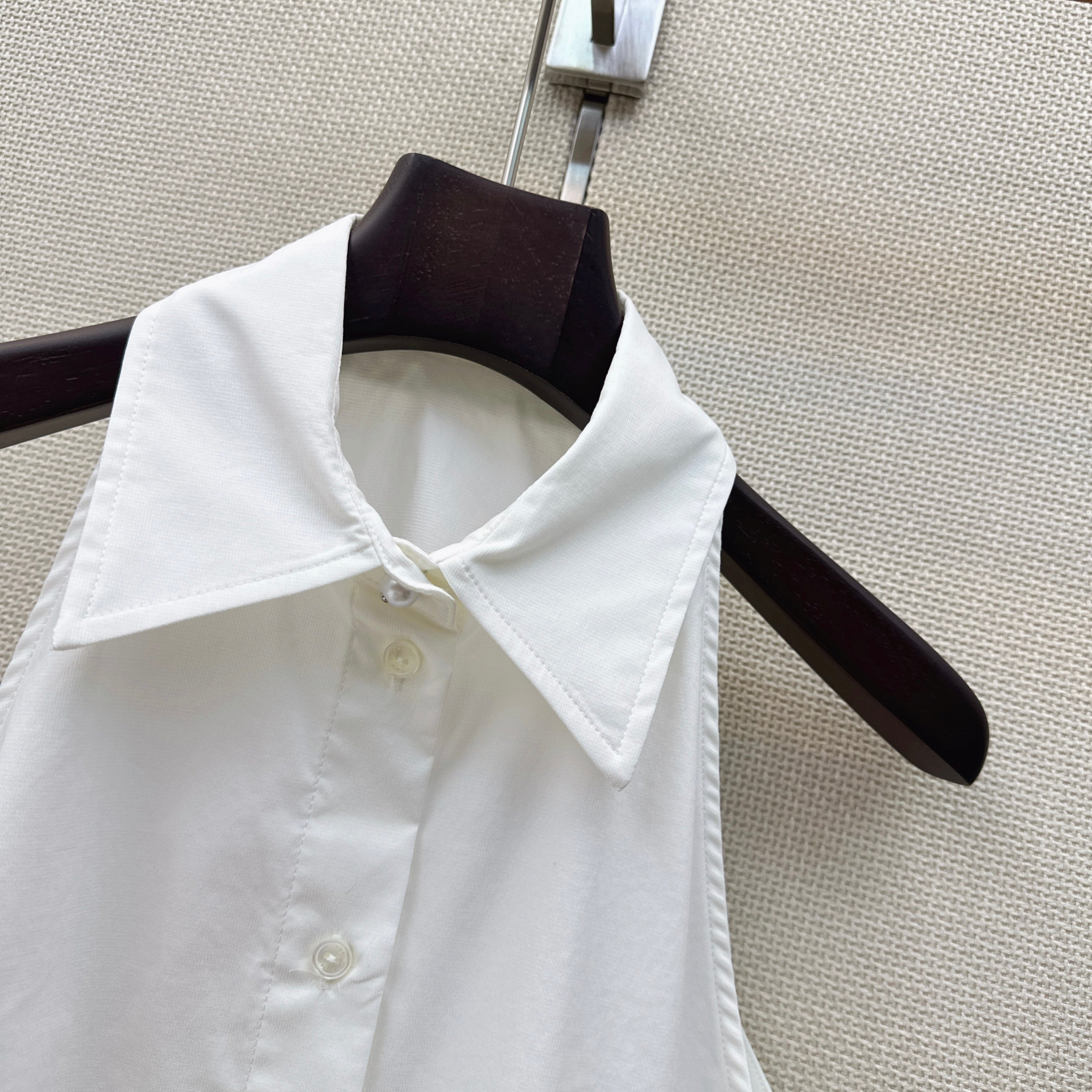 Sleeveless Shirt