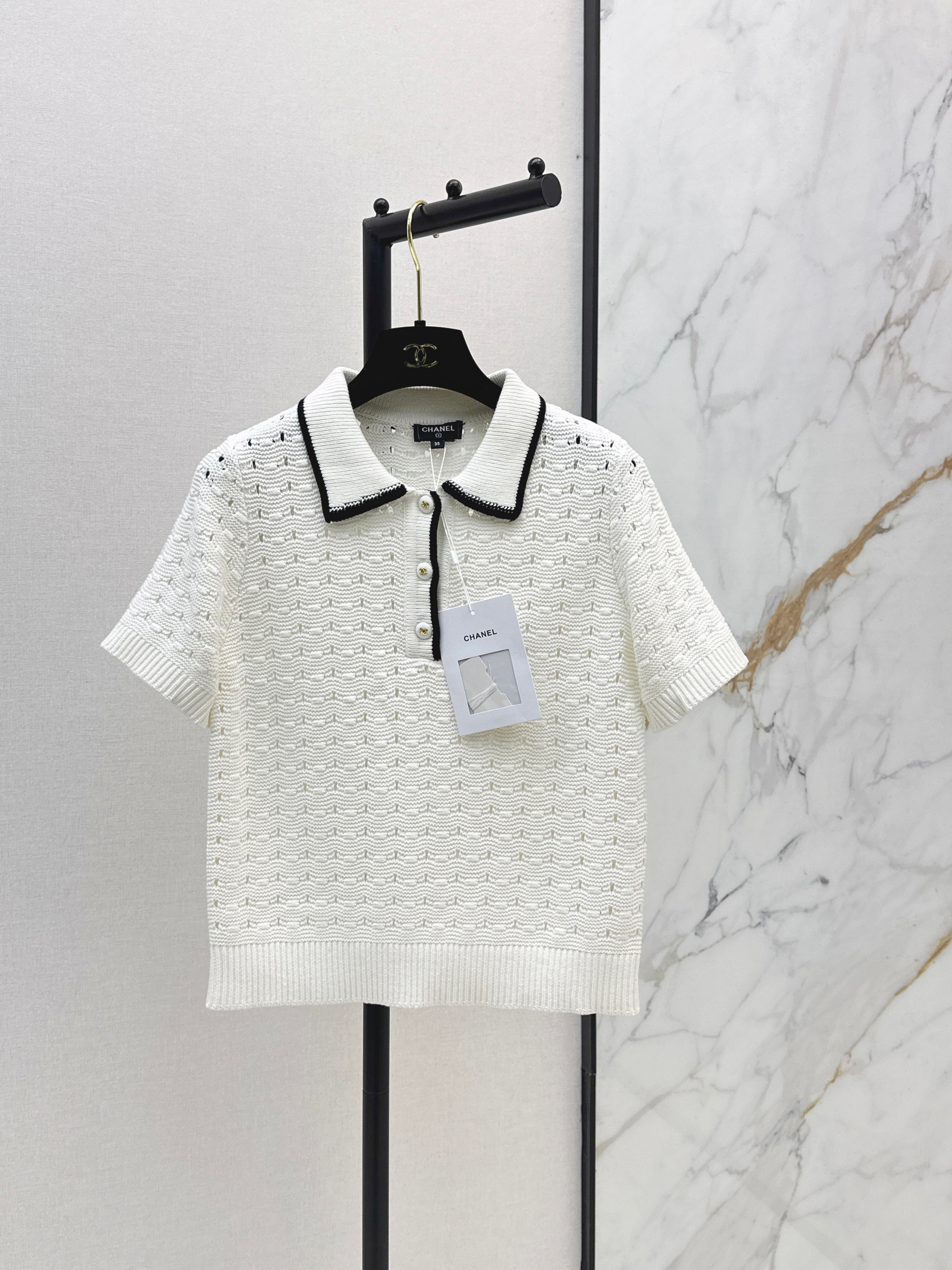 Youthful Collared Knit Sweater