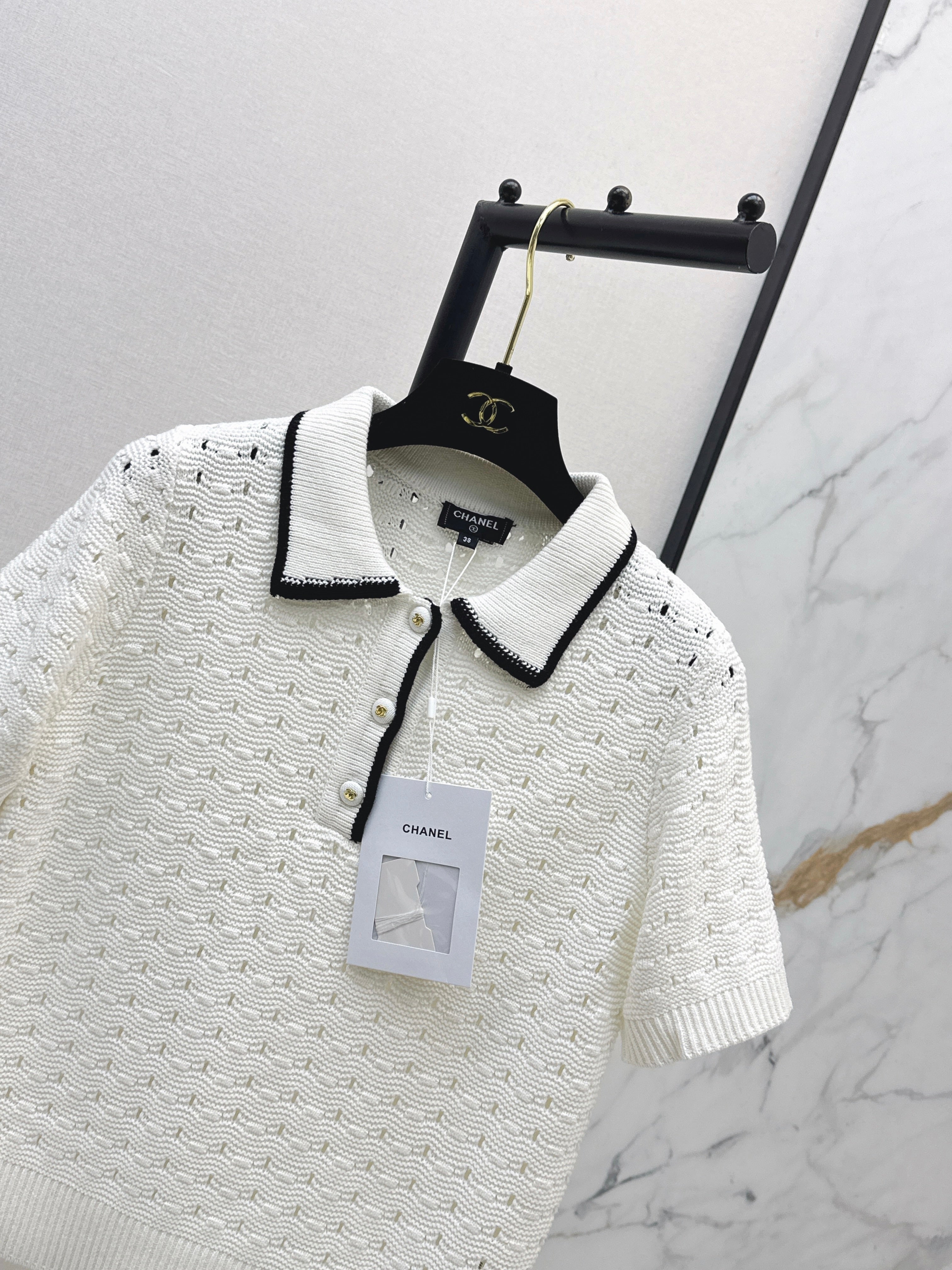 Youthful Collared Knit Sweater