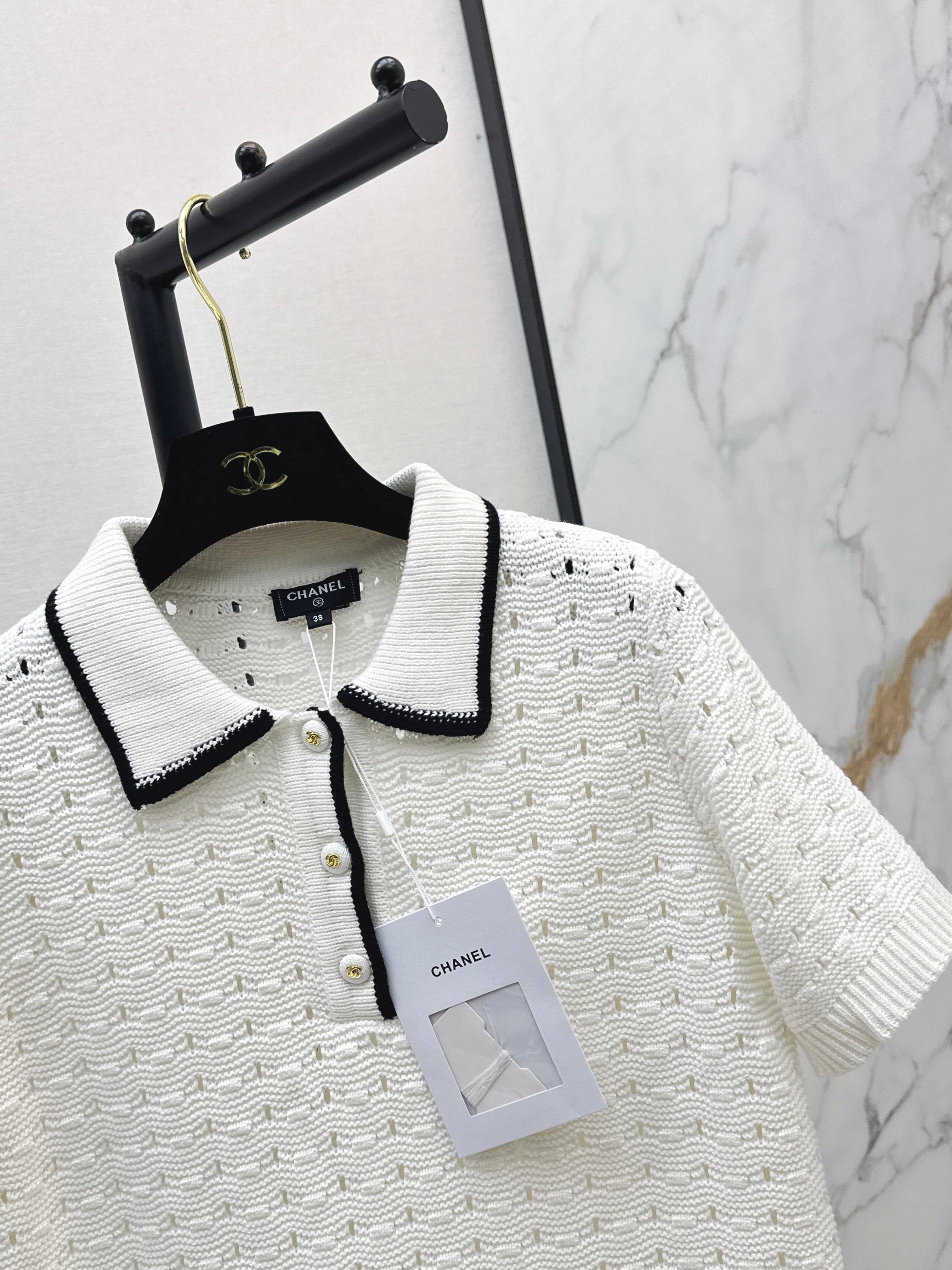 Youthful Collared Knit Sweater