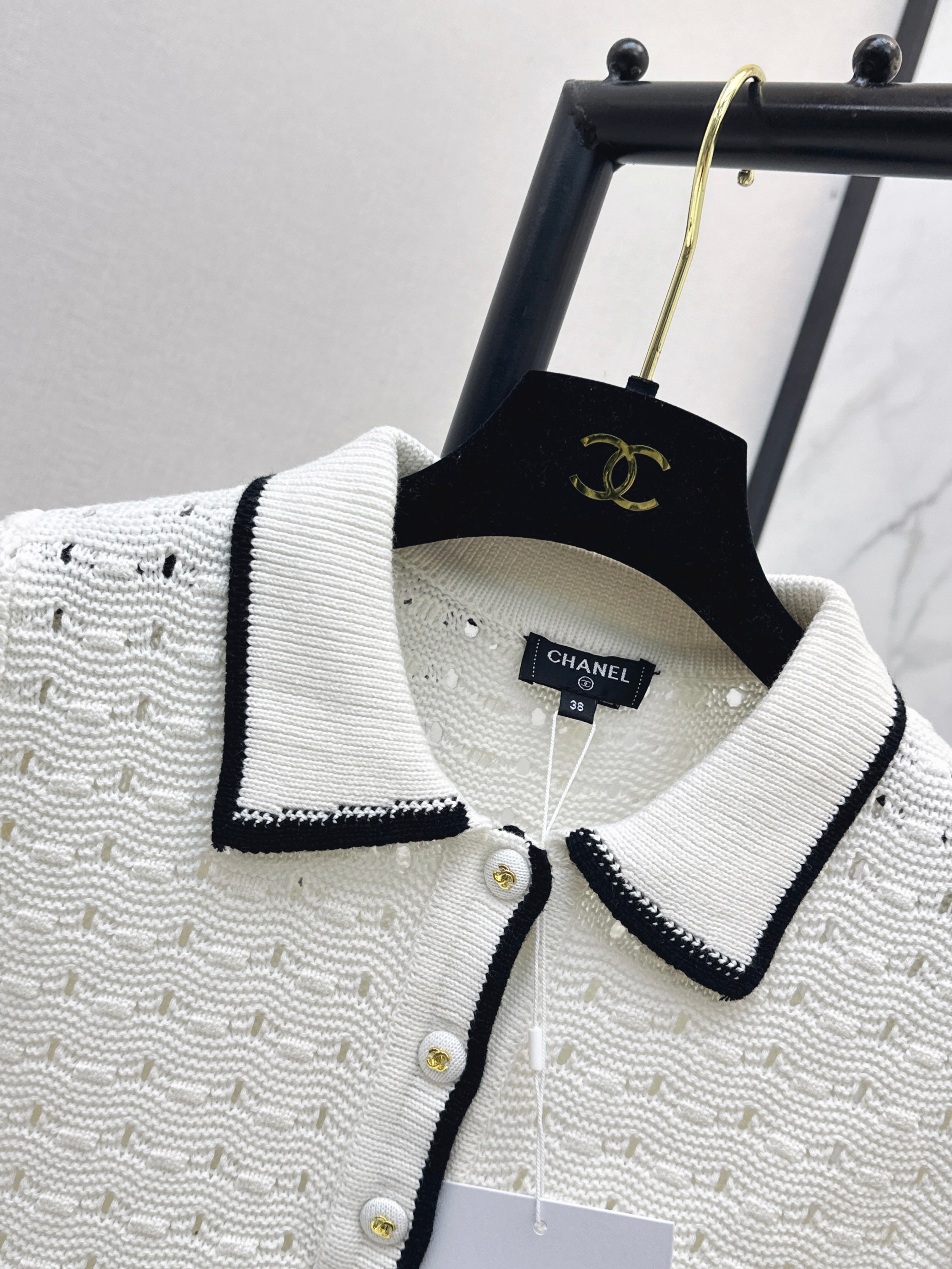 Youthful Collared Knit Sweater