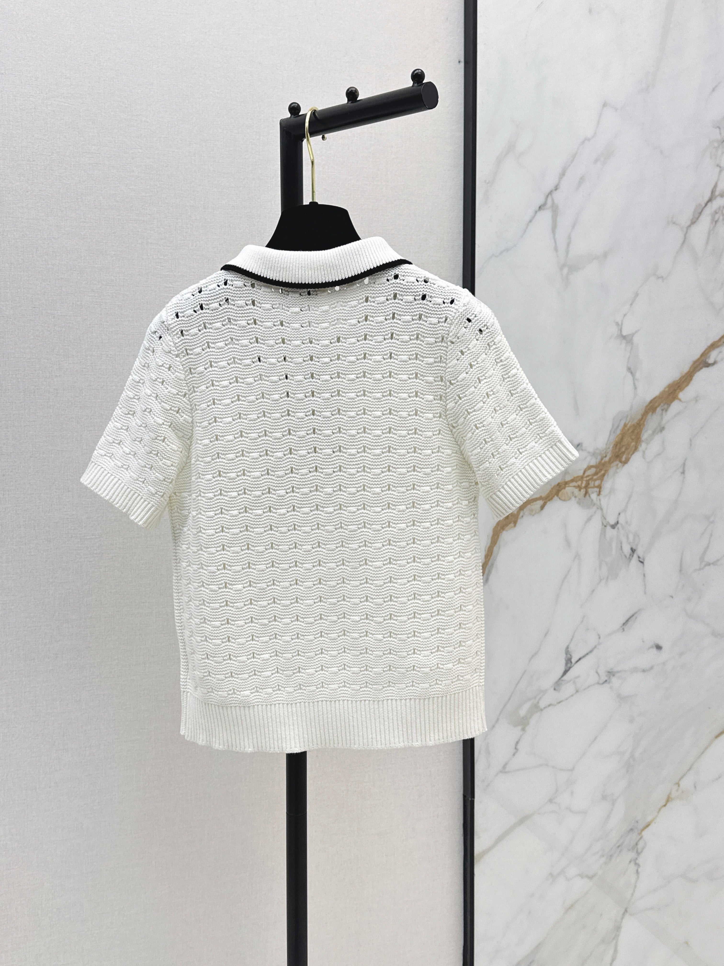 Youthful Collared Knit Sweater