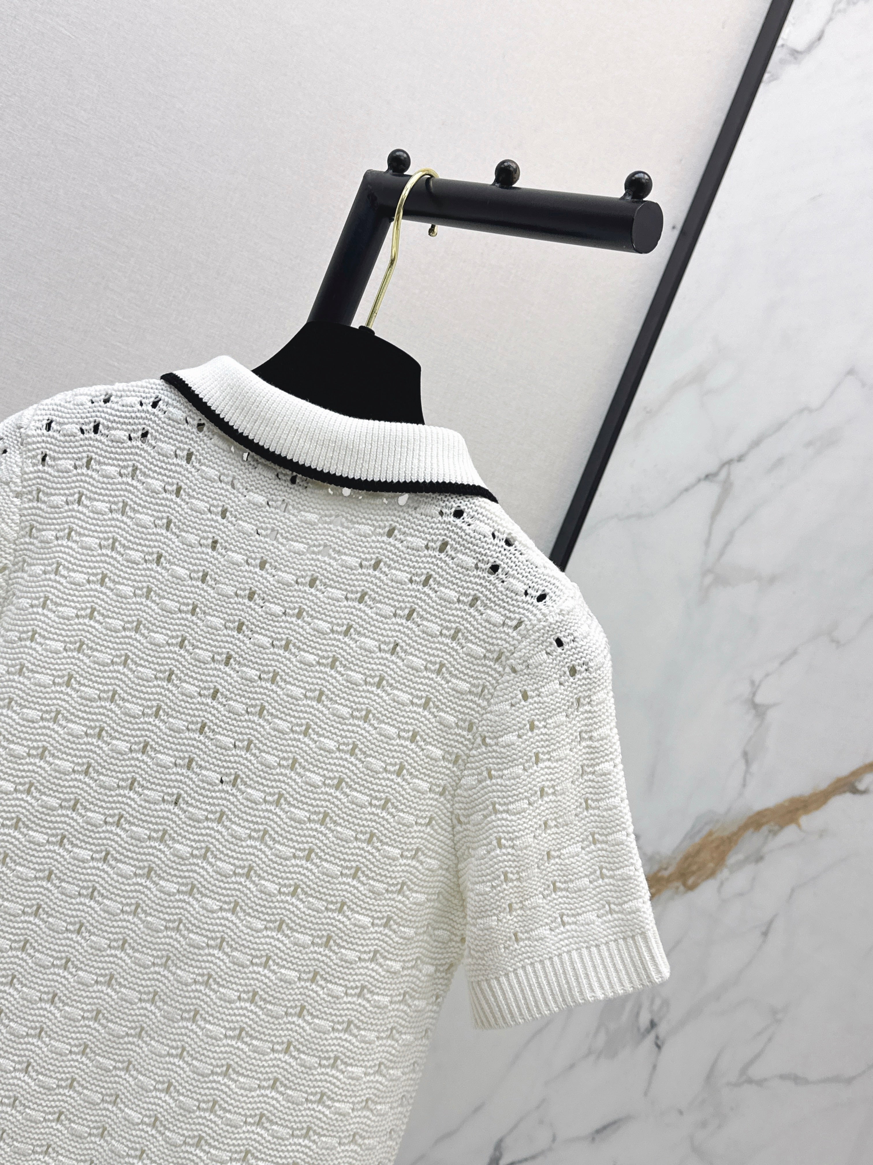 Youthful Collared Knit Sweater
