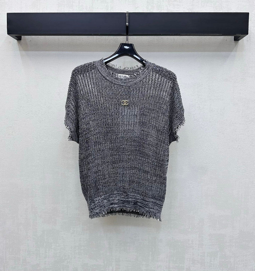 Raw-edged short-sleeved knit top