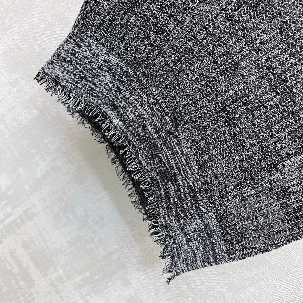 Raw-edged short-sleeved knit top