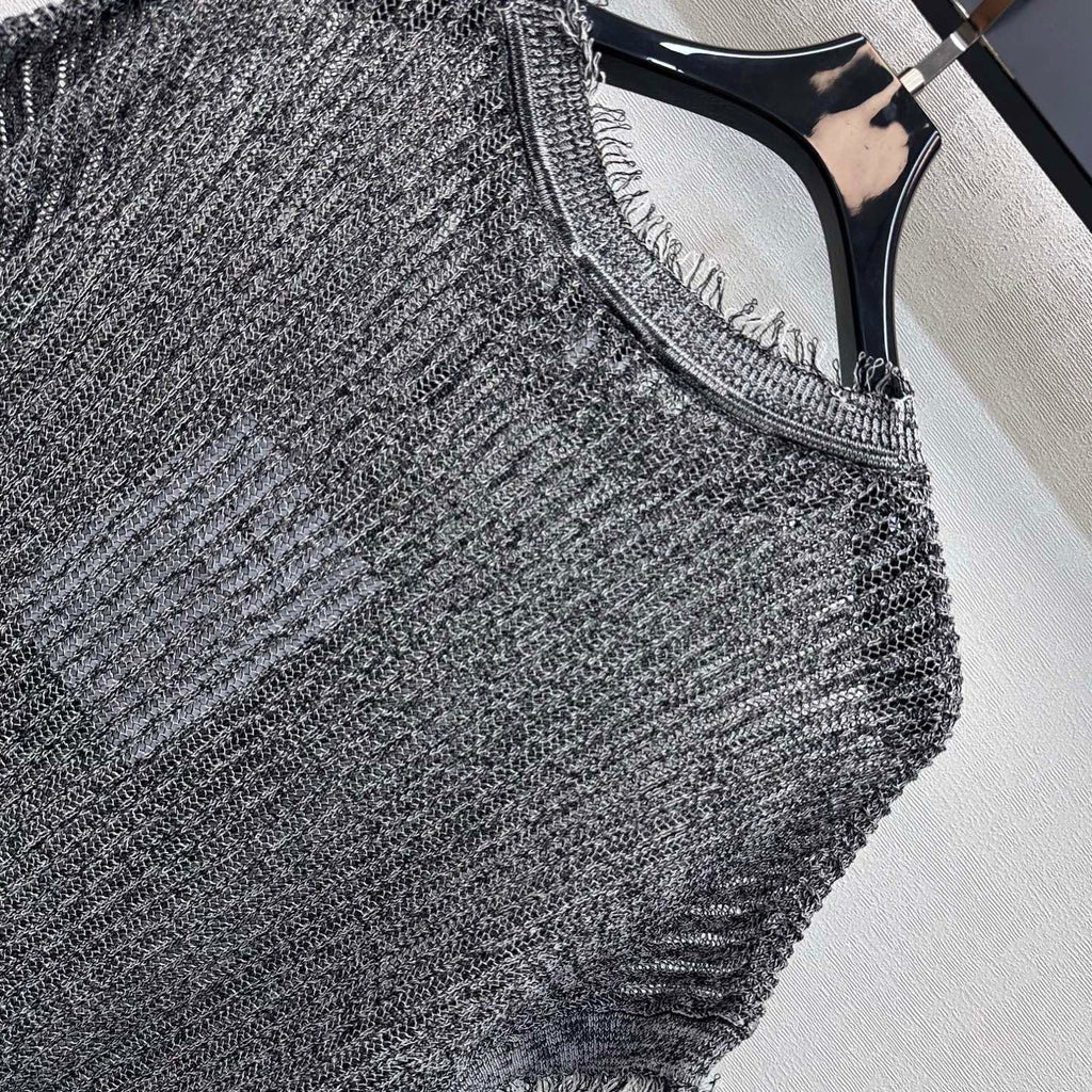 Raw-edged short-sleeved knit top