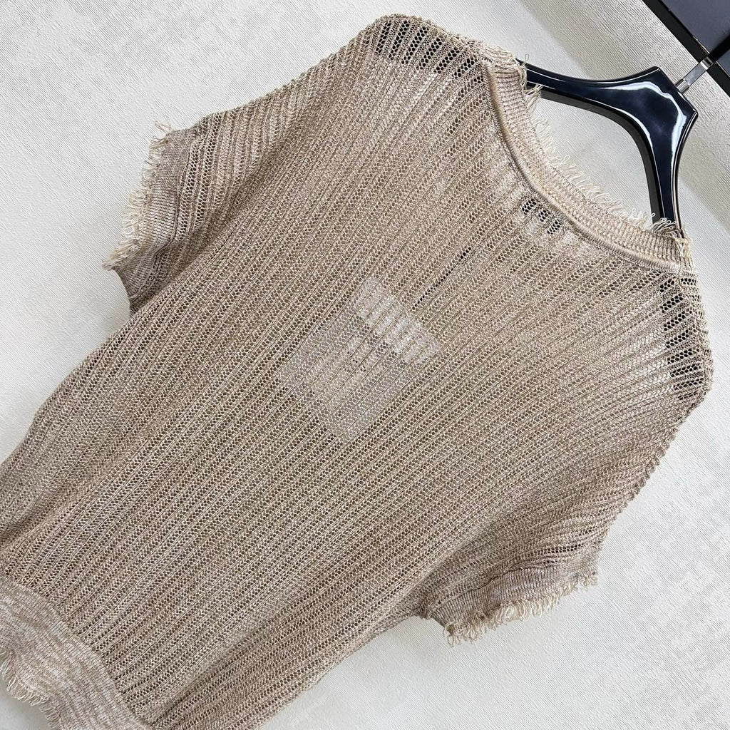 Raw-edged short-sleeved knit top