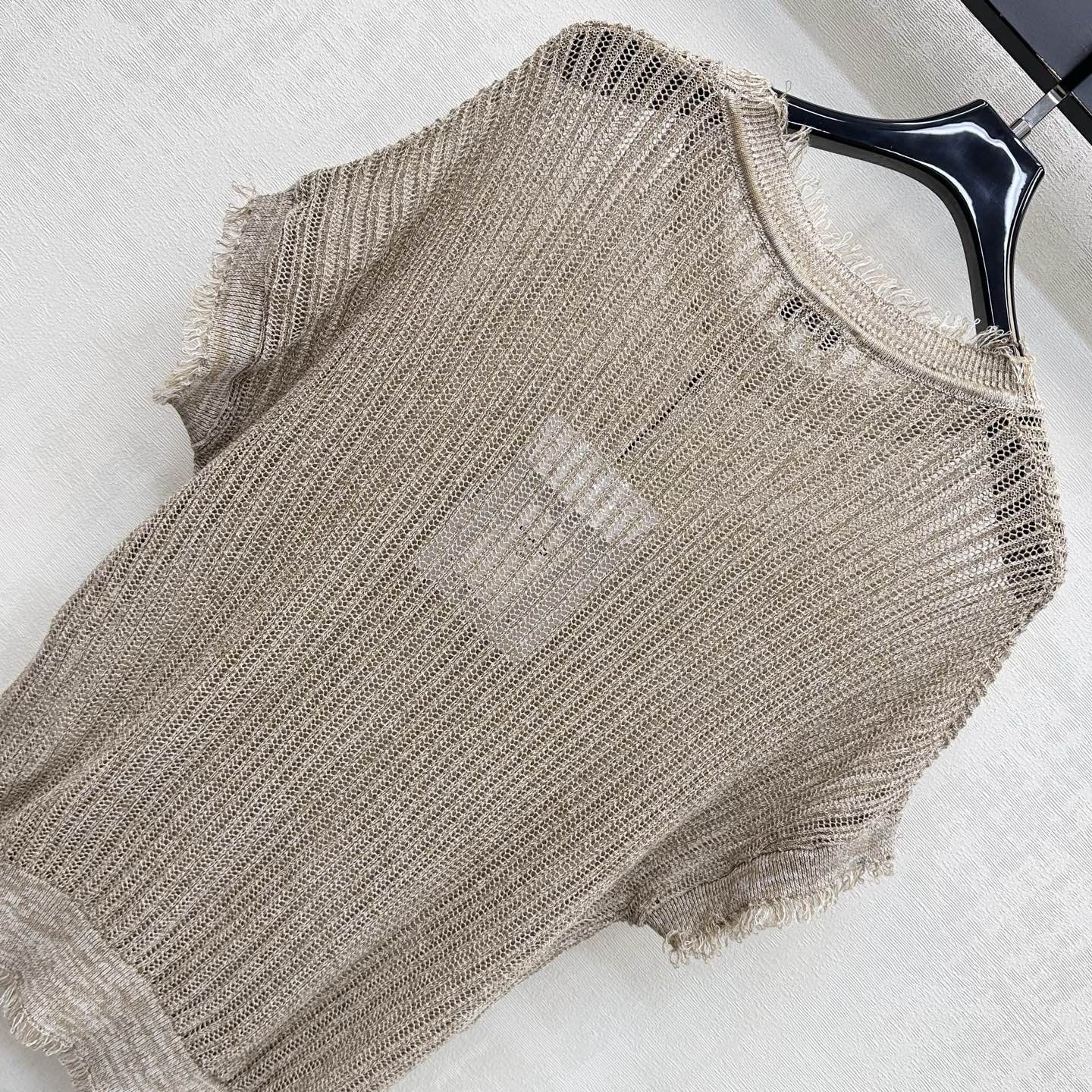 Raw-edged short-sleeved knit top
