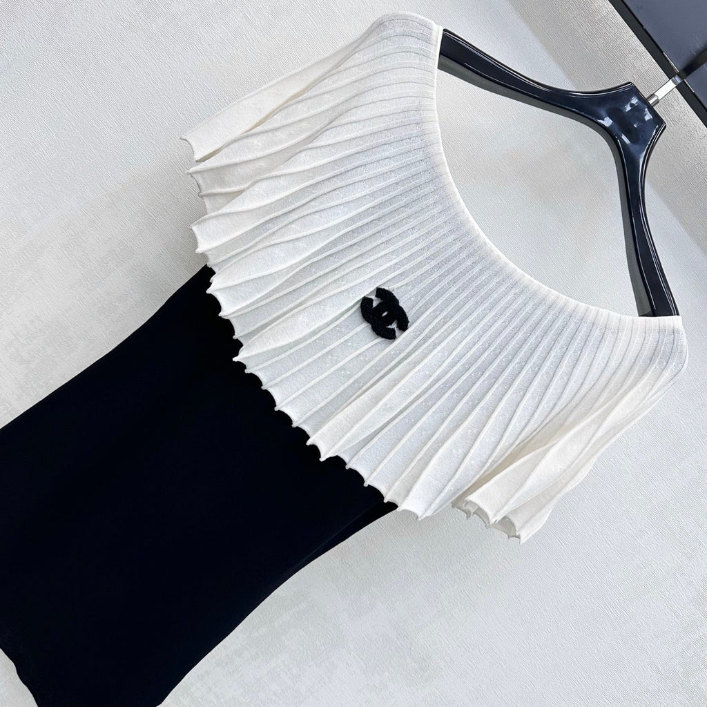 Black and white color-blocked knitwear