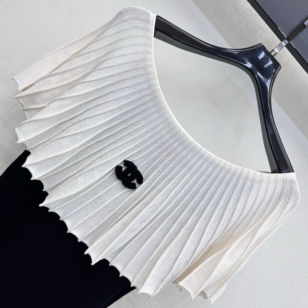 Black and white color-blocked knitwear