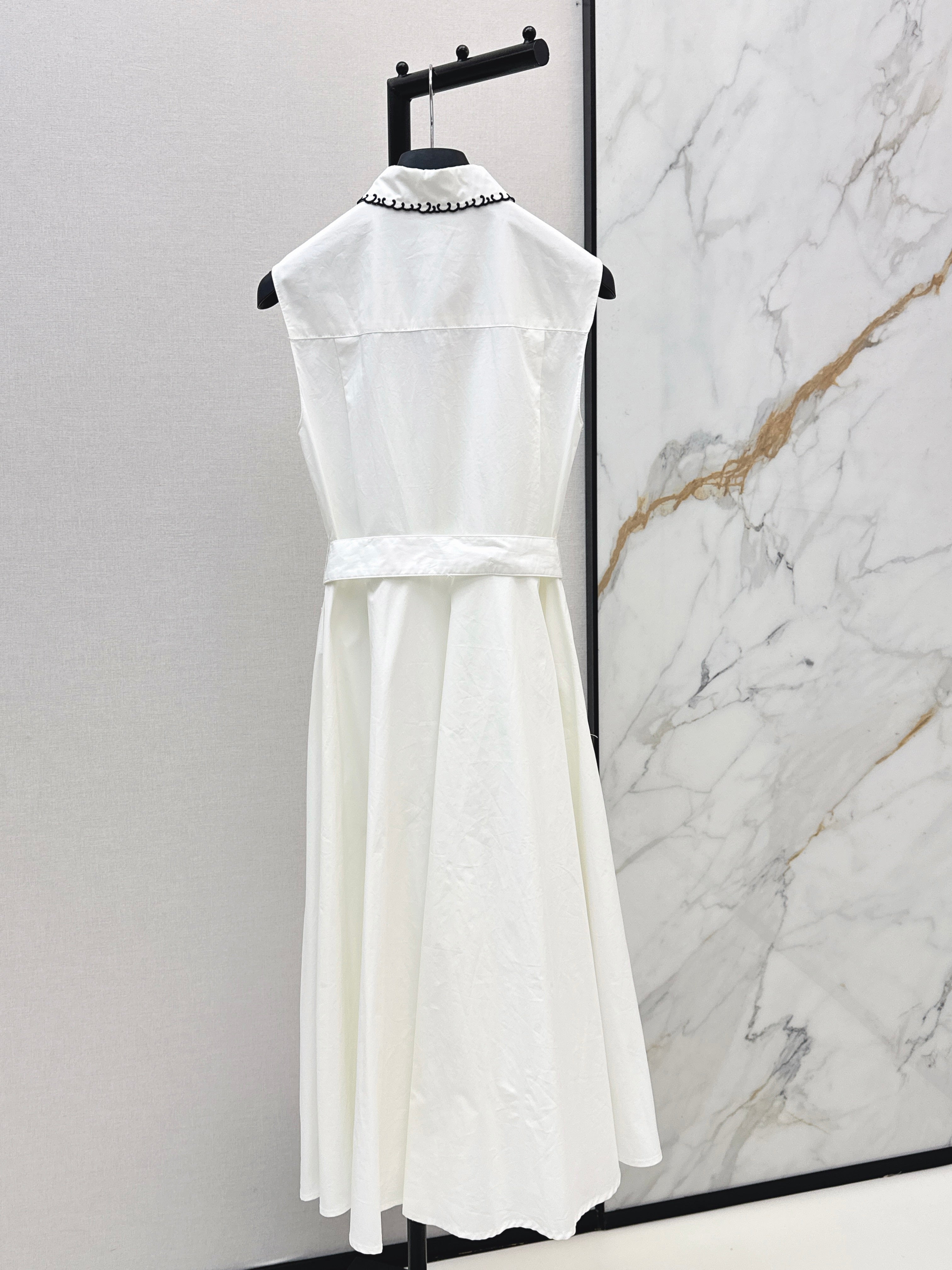Color-blocked embroidered maxi dress