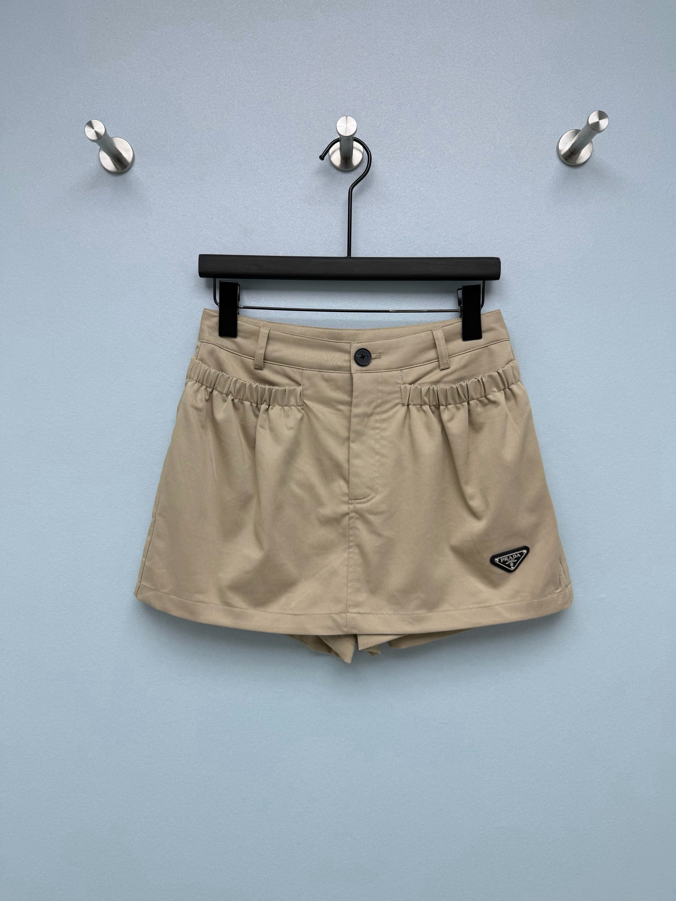 Triangle-Logo Shorts
