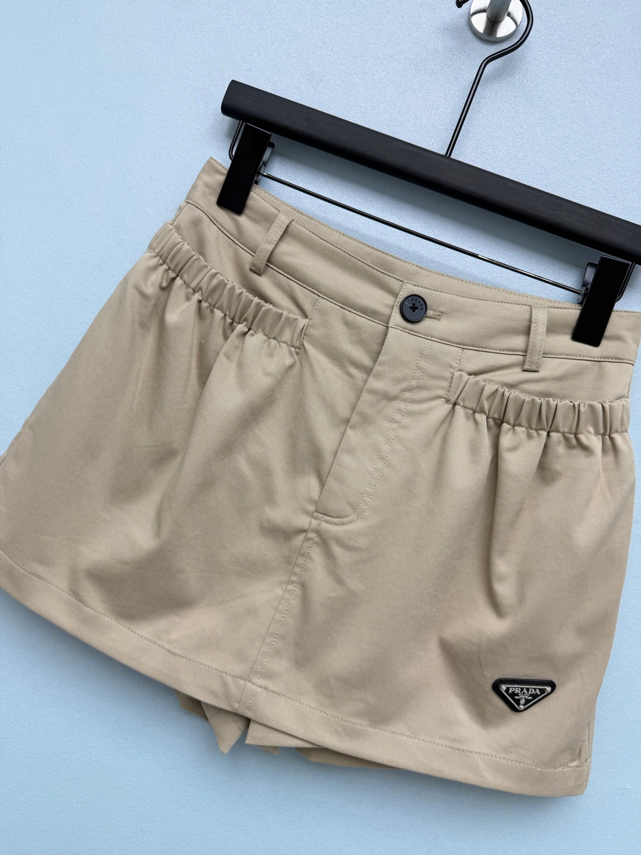Triangle-Logo Shorts