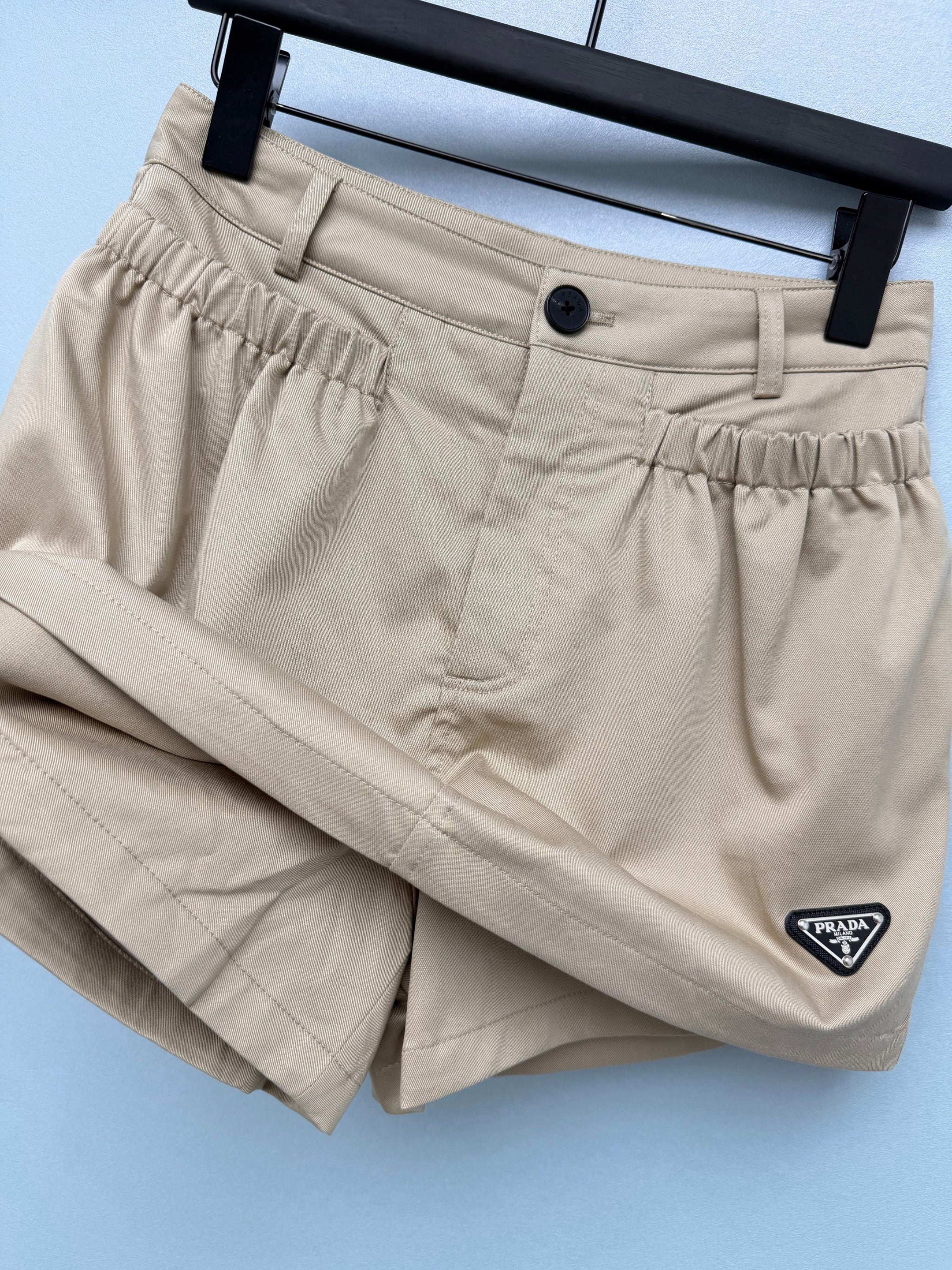 Triangle-Logo Shorts