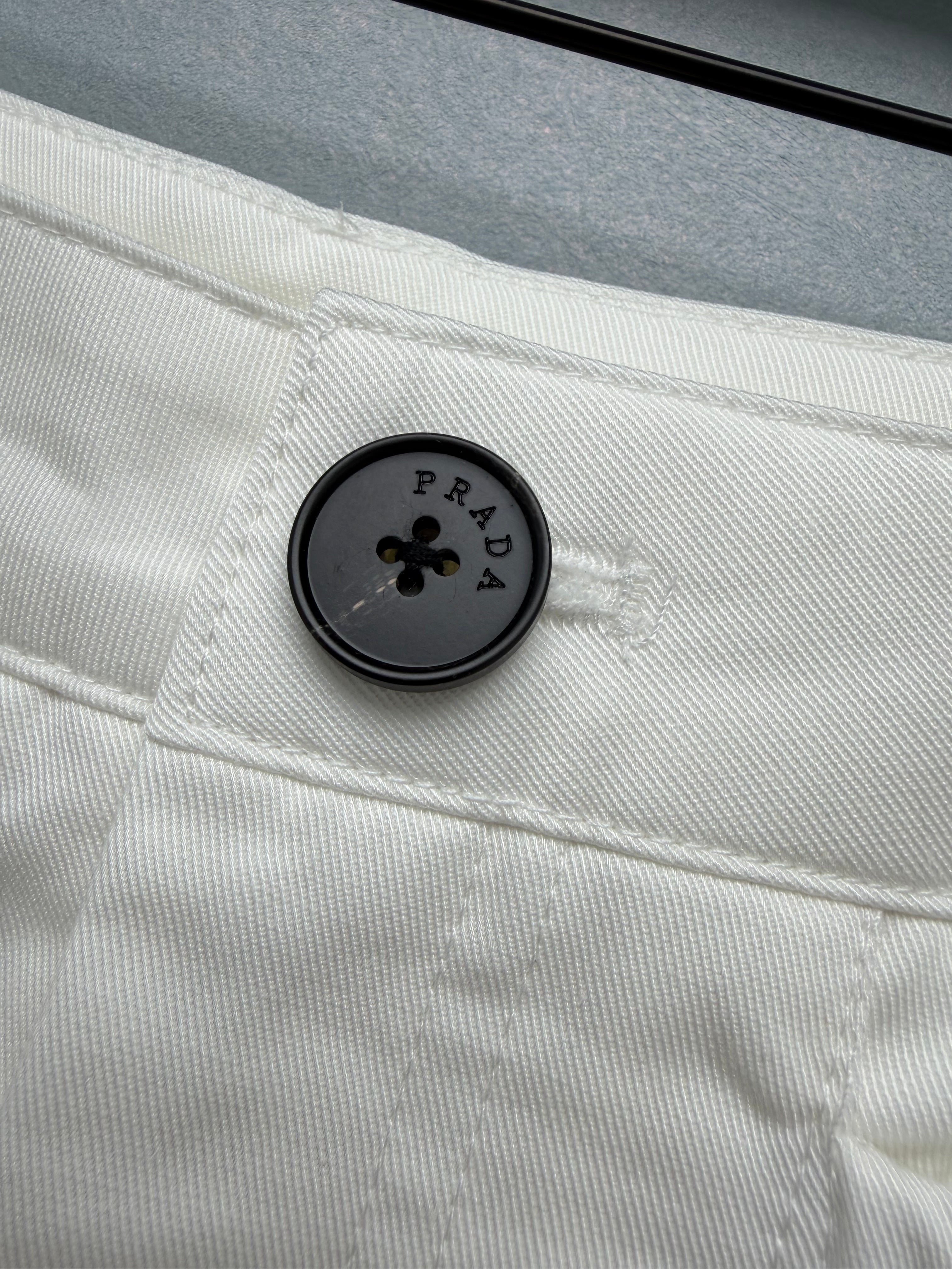 Triangle-Logo Shorts